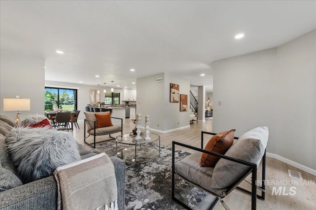 599 N Pebble Beach Way, Eagle, Idaho 83616, 4 Bedrooms, 2.5 Bathrooms, Residential For Sale, Price $739,900,MLS 98986802