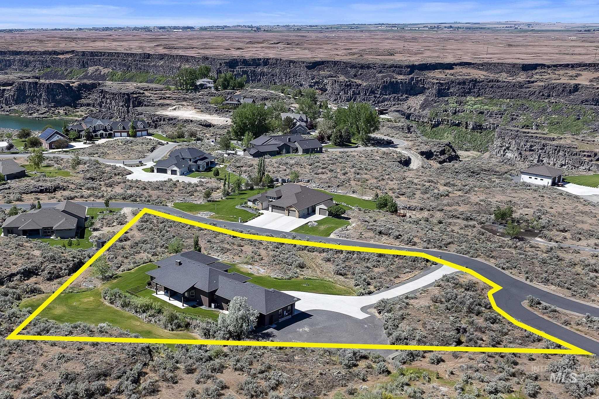 3437 Rim Rock Dr, Kimberly, Idaho 83341, 4 Bedrooms, 2.5 Bathrooms, Residential For Sale, Price $974,900,MLS 98986804