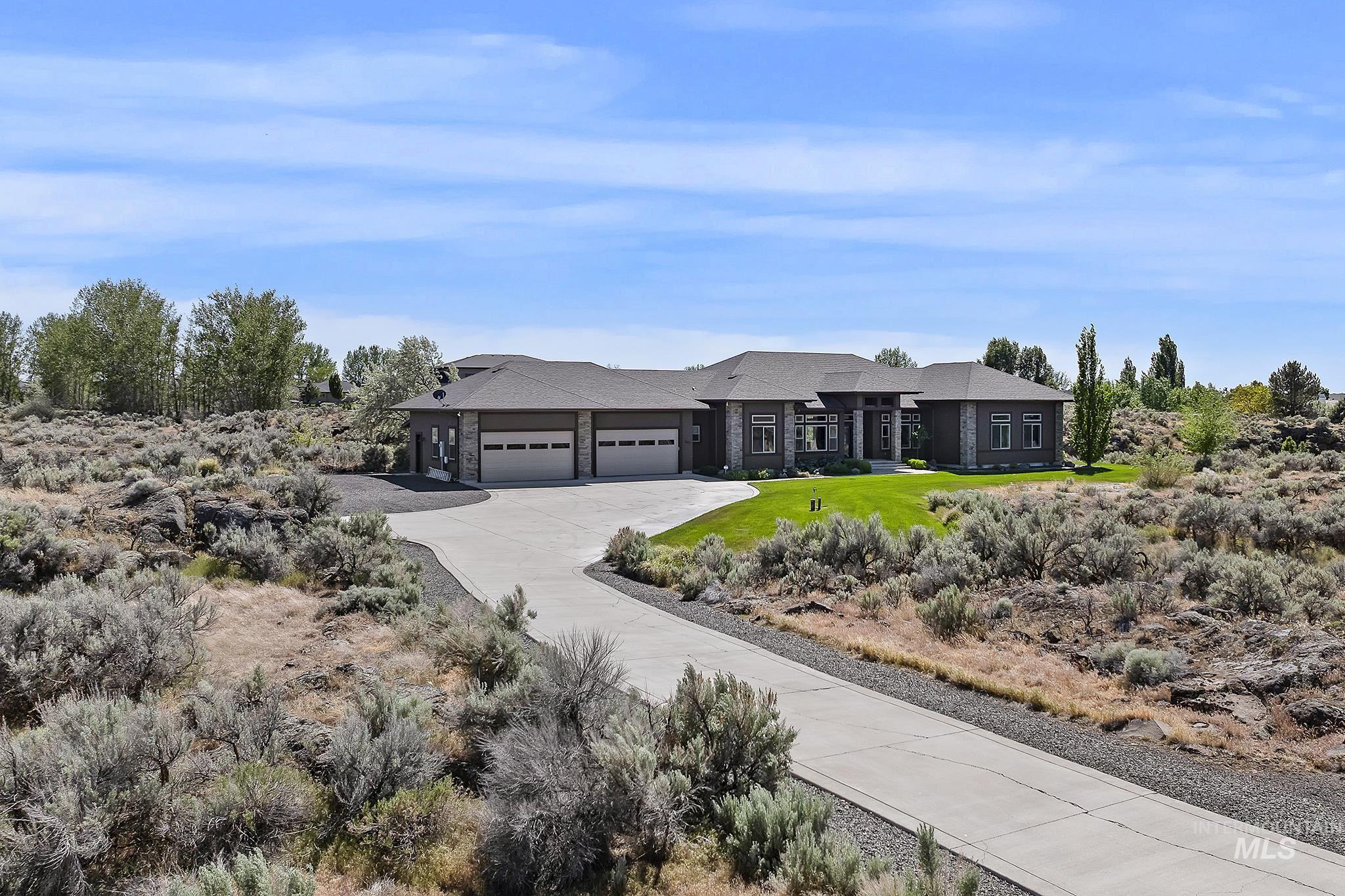 3437 Rim Rock Dr, Kimberly, Idaho 83341, 4 Bedrooms, 2.5 Bathrooms, Residential For Sale, Price $974,900,MLS 98986804