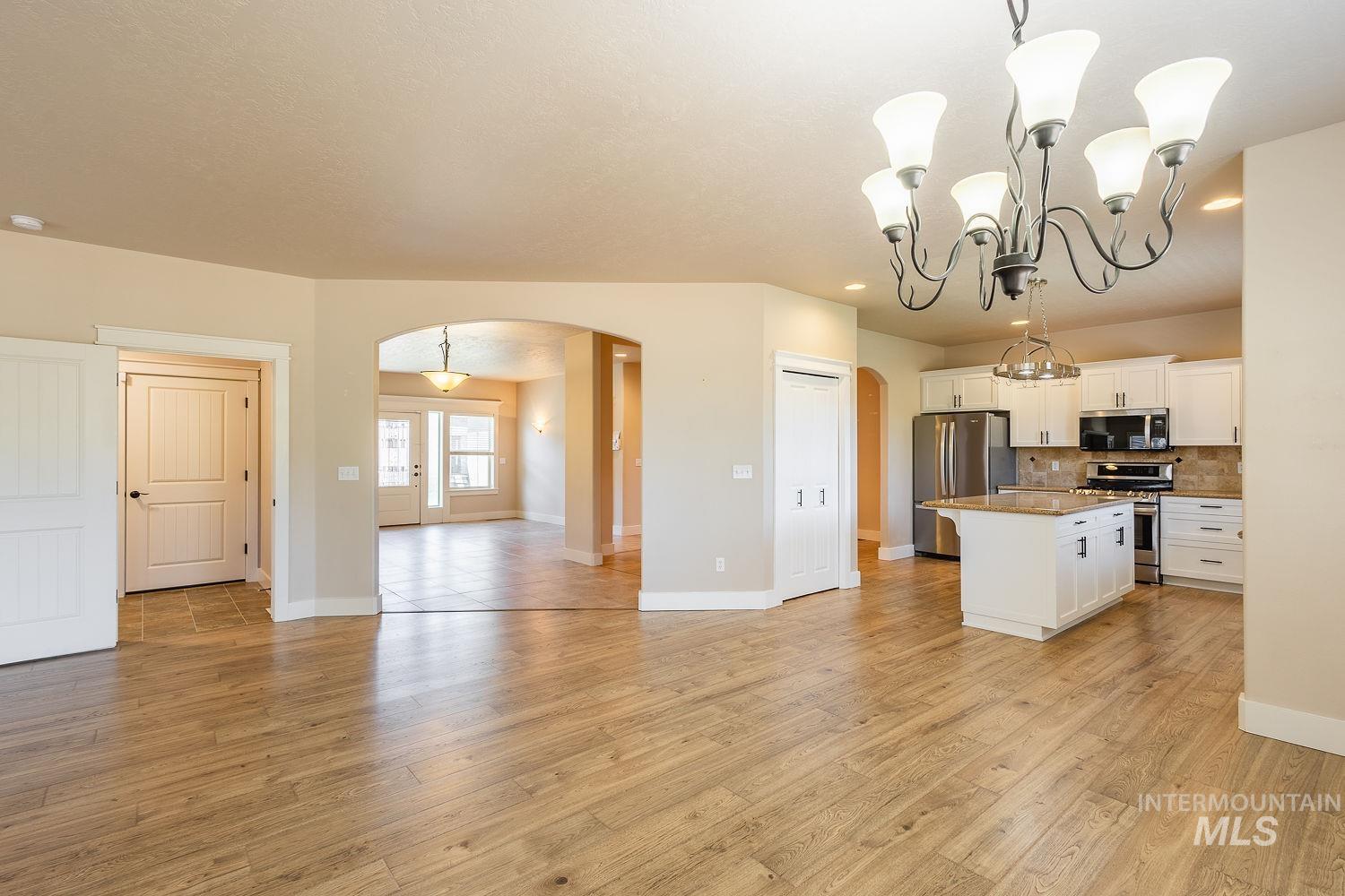 10170 W Broadford Drive, Star, Idaho 83669, 3 Bedrooms, 2 Bathrooms, Residential For Sale, Price $559,990, 98986805