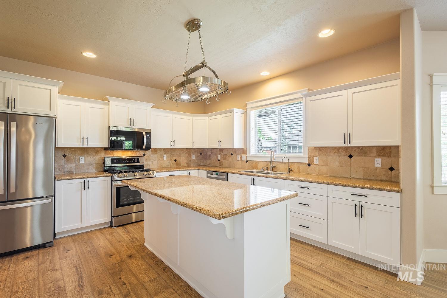 10170 W Broadford Drive, Star, Idaho 83669, 3 Bedrooms, 2 Bathrooms, Residential For Sale, Price $559,990, 98986805