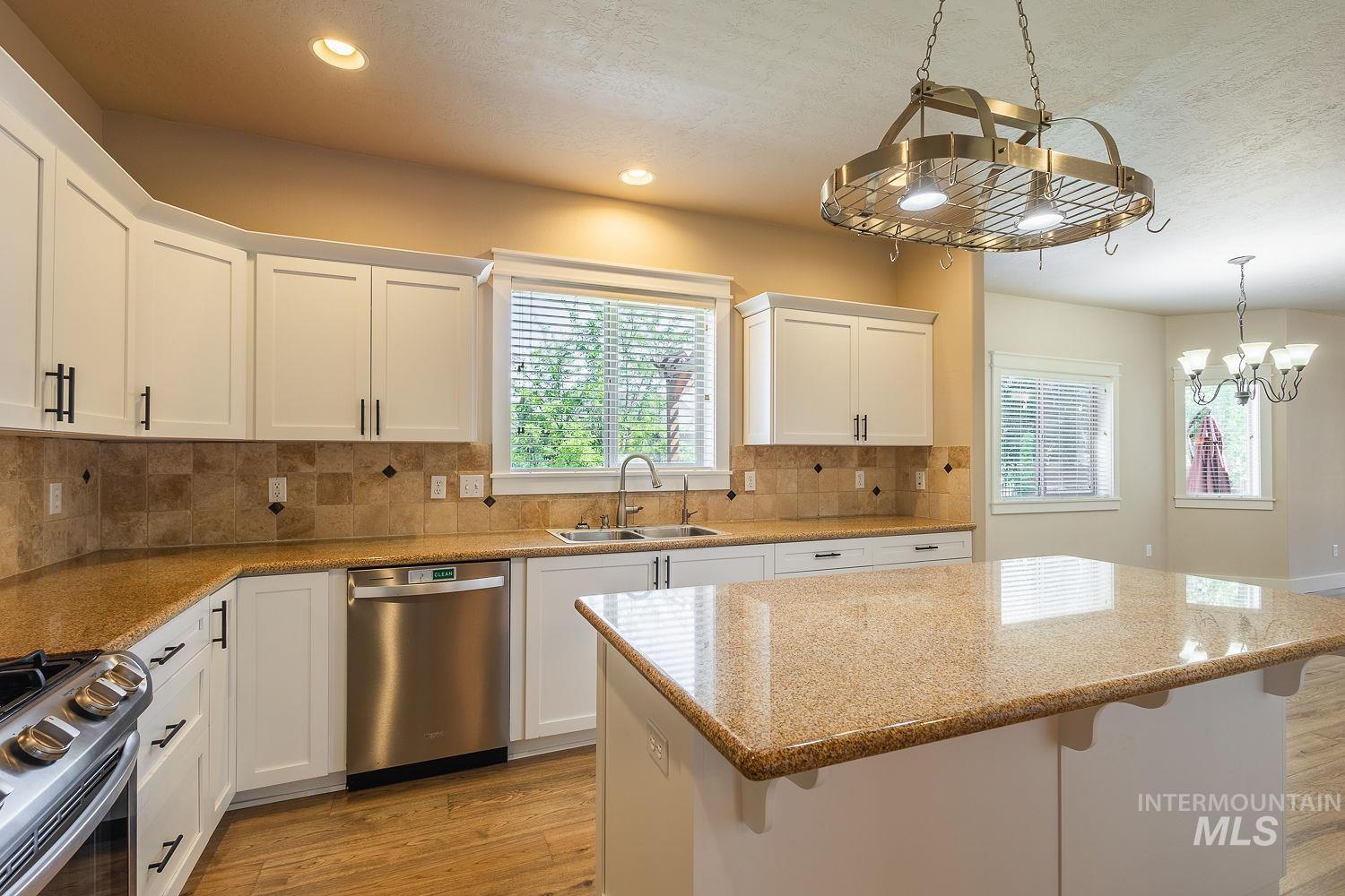 10170 W Broadford Drive, Star, Idaho 83669, 3 Bedrooms, 2 Bathrooms, Residential For Sale, Price $559,990, 98986805