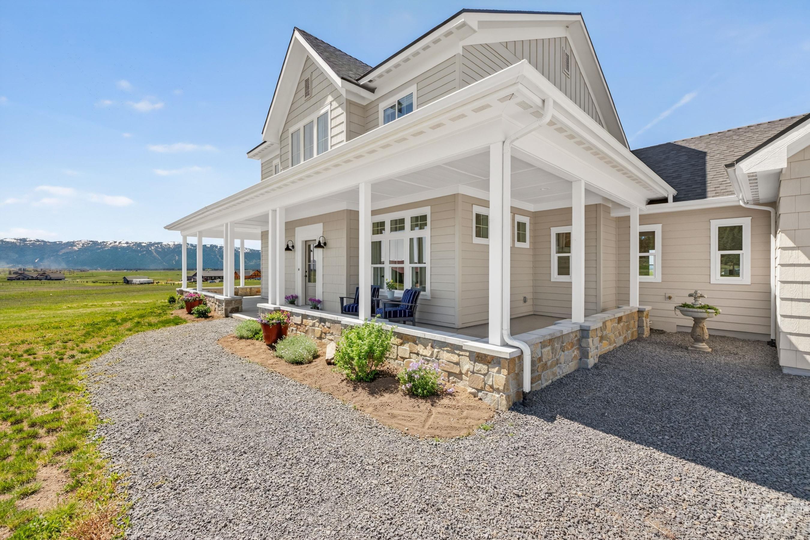 97 Chisum Dr, Donnelly, Idaho 83615, 4 Bedrooms, 3.5 Bathrooms, Residential For Sale, Price $1,349,000,MLS 98986806