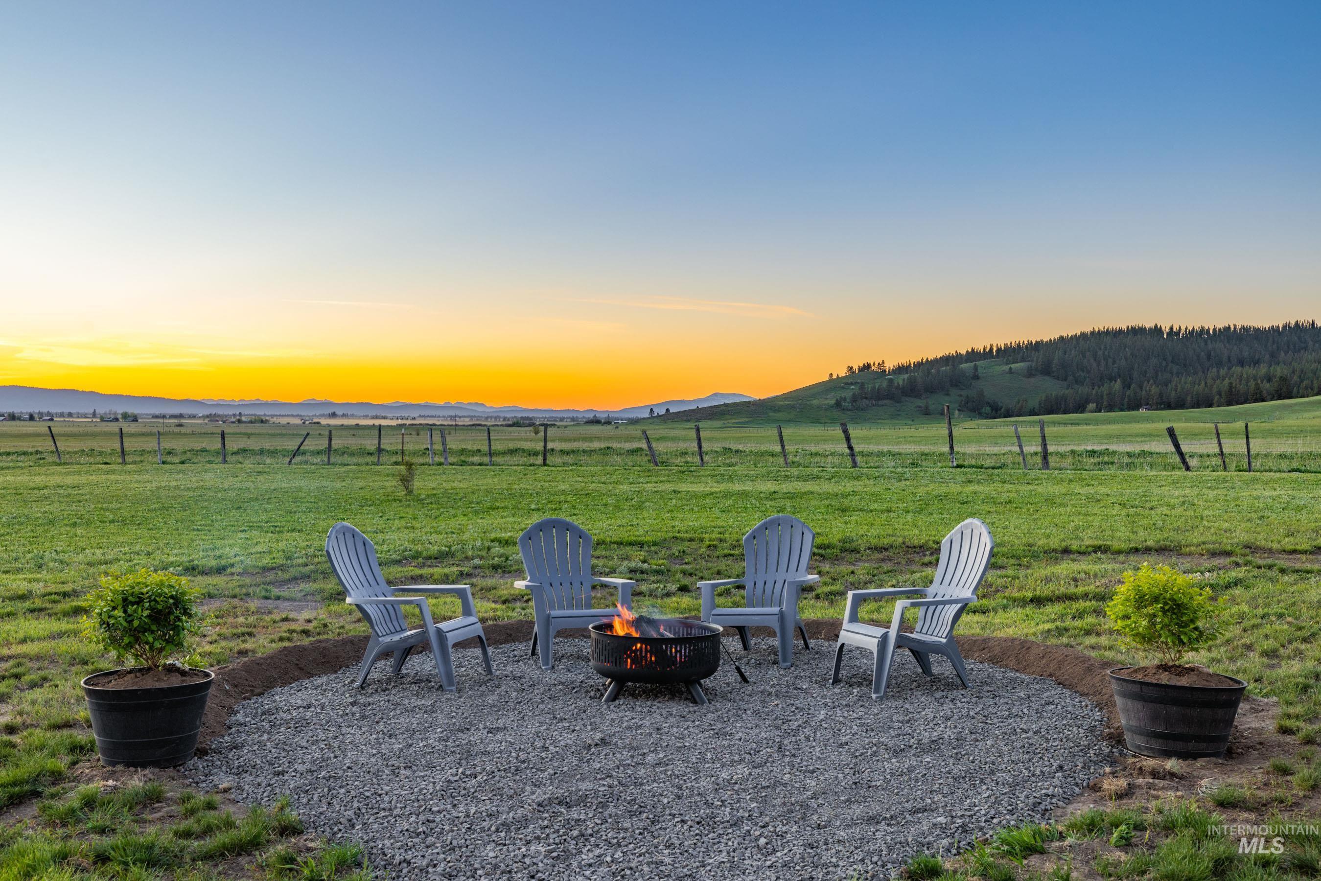 97 Chisum Dr, Donnelly, Idaho 83615, 4 Bedrooms, 3.5 Bathrooms, Residential For Sale, Price $1,349,000,MLS 98986806