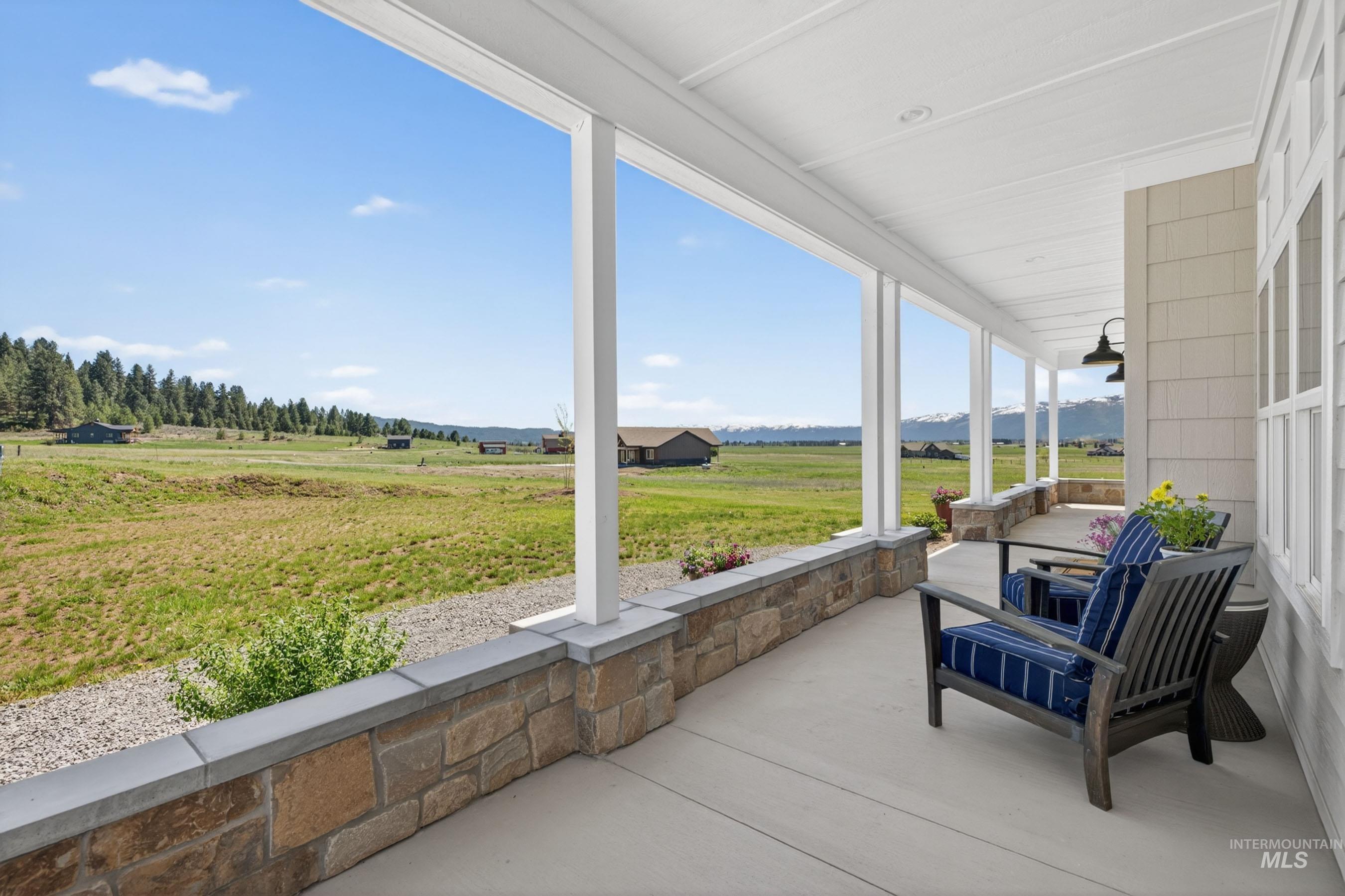 97 Chisum Dr, Donnelly, Idaho 83615, 4 Bedrooms, 3.5 Bathrooms, Residential For Sale, Price $1,349,000,MLS 98986806