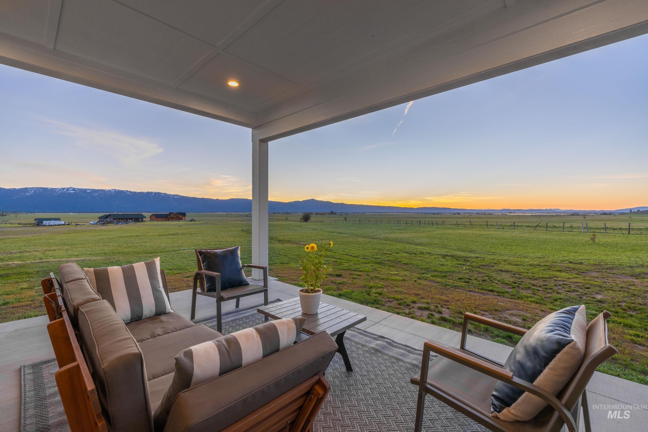 97 Chisum Dr, Donnelly, Idaho 83615, 4 Bedrooms, 3.5 Bathrooms, Residential For Sale, Price $1,349,000,MLS 98986806