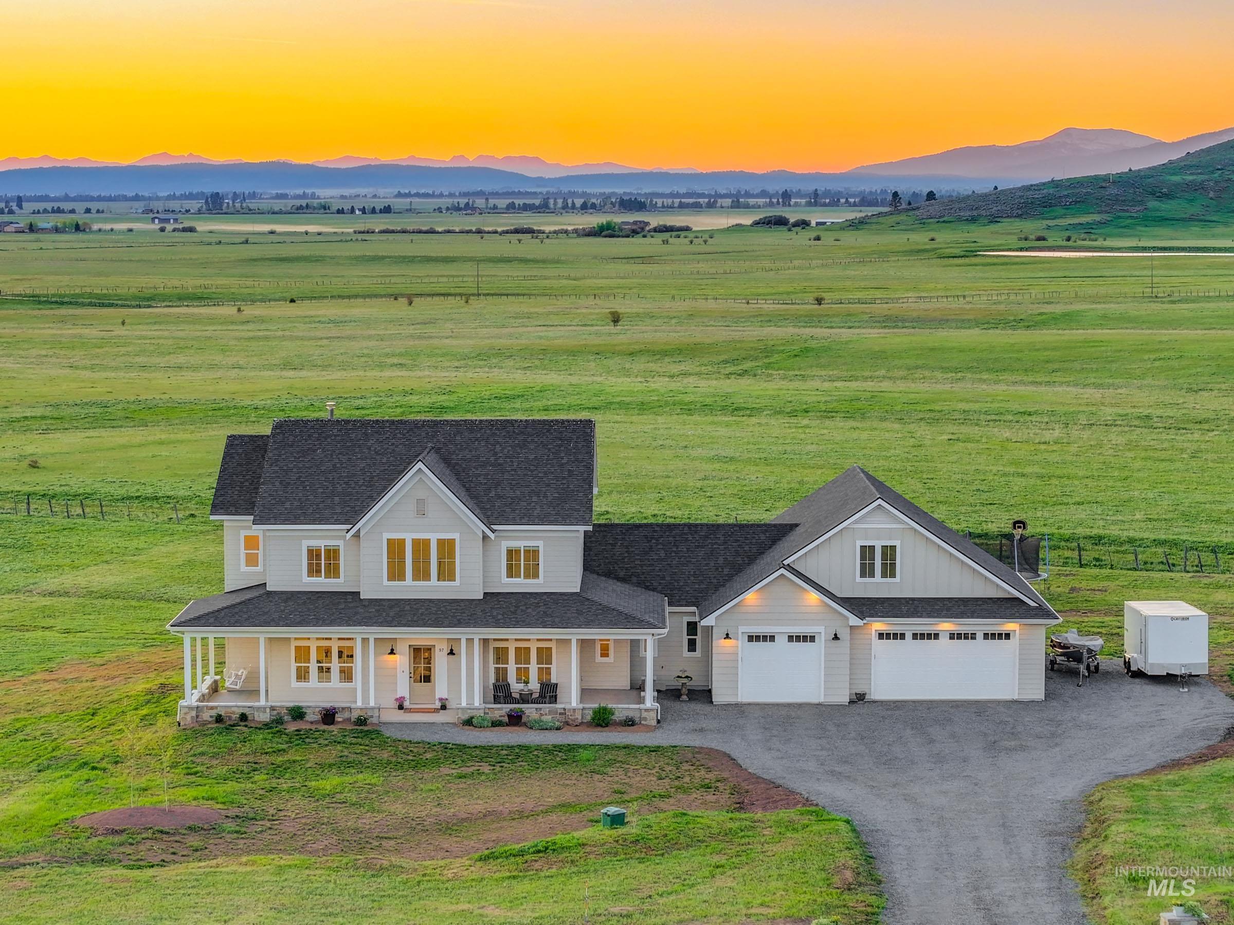 97 Chisum Dr, Donnelly, Idaho 83615, 4 Bedrooms, 3.5 Bathrooms, Residential For Sale, Price $1,349,000,MLS 98986806
