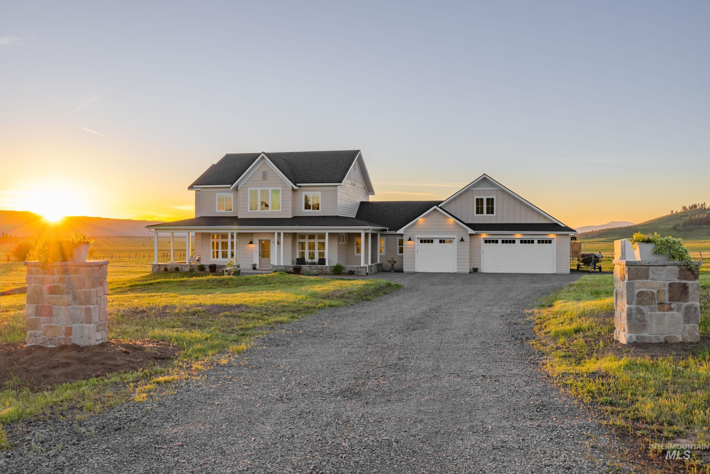 97 Chisum Dr, Donnelly, Idaho 83615, 4 Bedrooms, 3.5 Bathrooms, Residential For Sale, Price $1,349,000,MLS 98986806