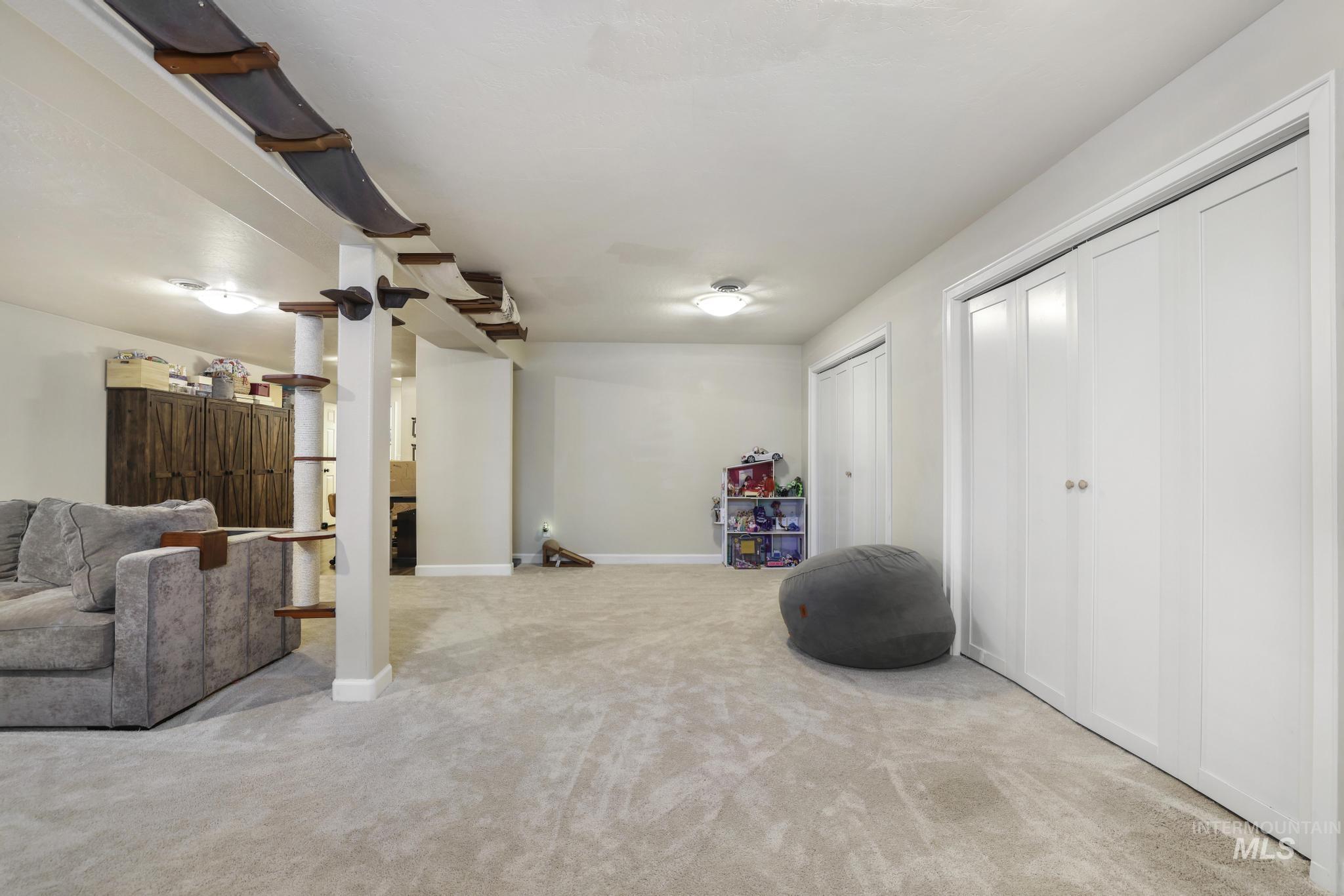 208 Diamond Dr., Kimberly, Idaho 83341, 5 Bedrooms, 2 Bathrooms, Residential For Sale, Price $559,900, 98986809