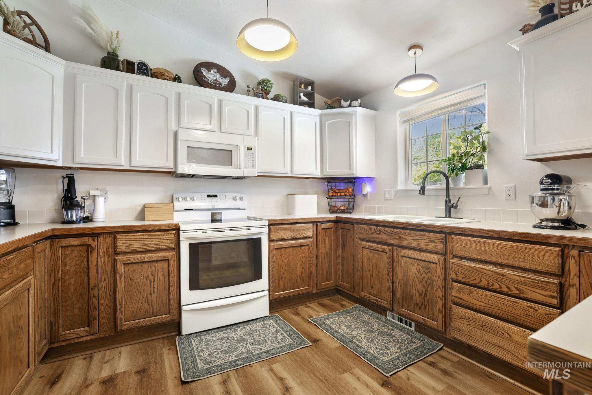 208 Diamond Dr., Kimberly, Idaho 83341, 5 Bedrooms, 2 Bathrooms, Residential For Sale, Price $559,900, 98986809