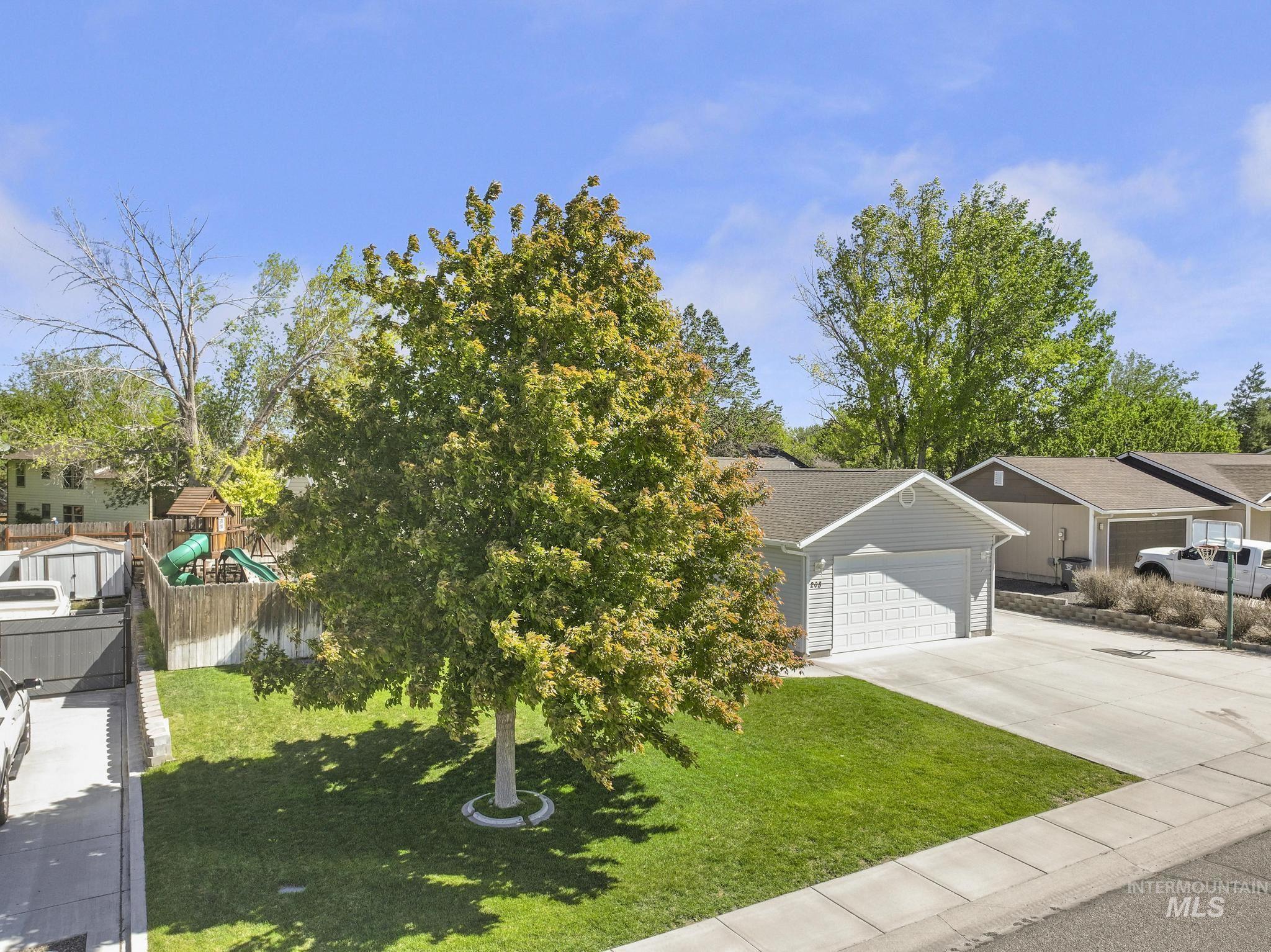 208 Diamond Dr., Kimberly, Idaho 83341, 5 Bedrooms, 2 Bathrooms, Residential For Sale, Price $559,900, 98986809