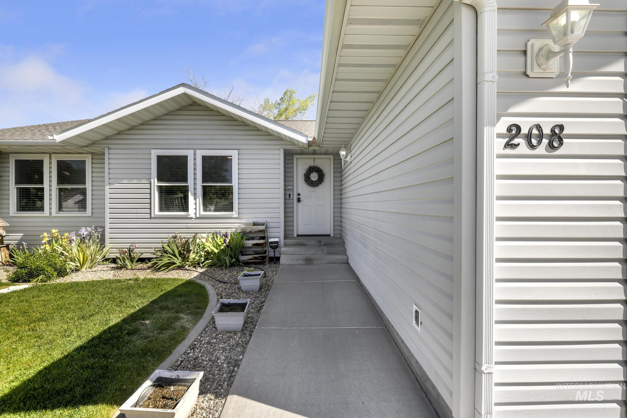 208 Diamond Dr., Kimberly, Idaho 83341, 5 Bedrooms, 2 Bathrooms, Residential For Sale, Price $559,900, 98986809