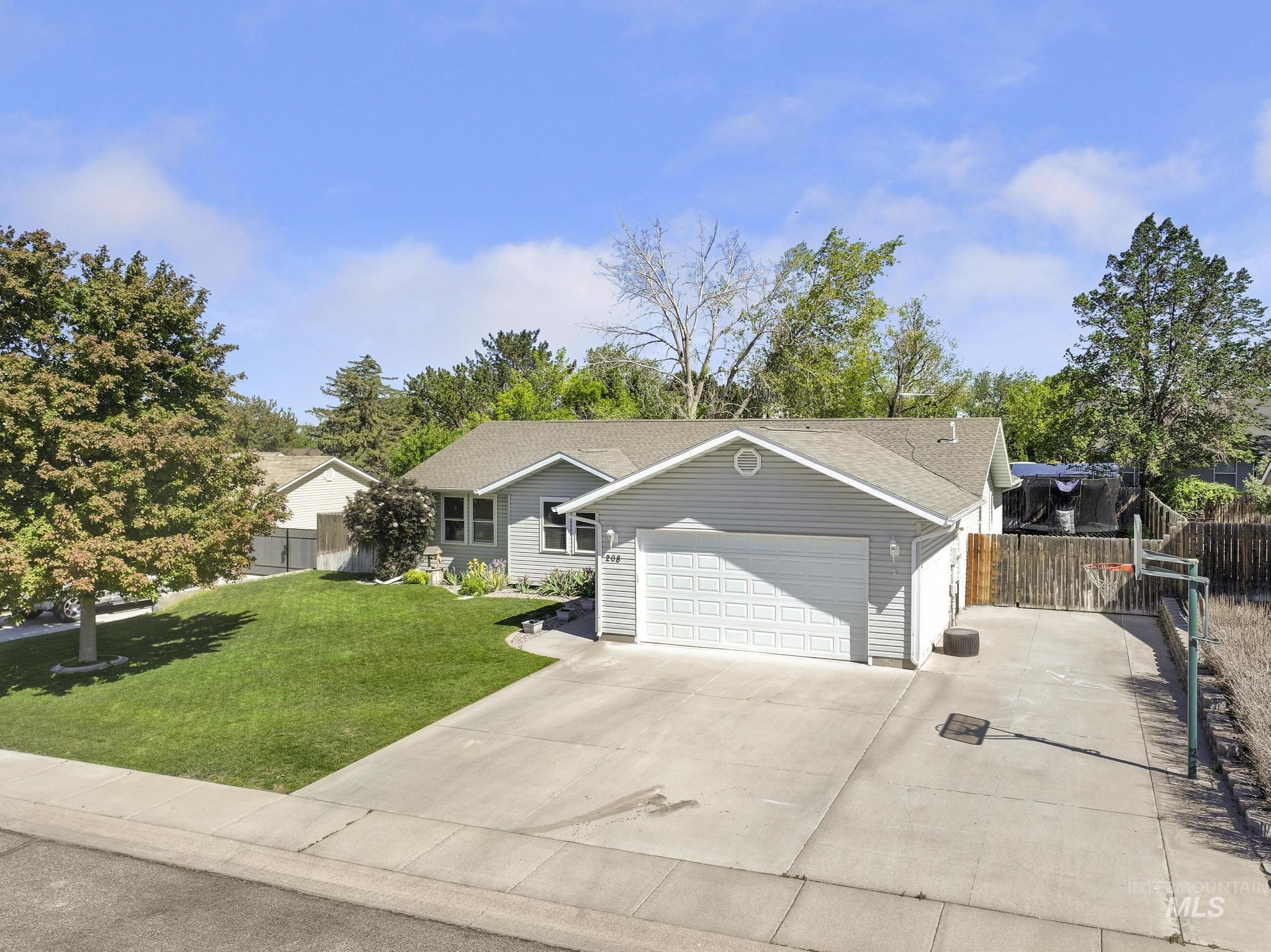 208 Diamond Dr., Kimberly, Idaho 83341, 5 Bedrooms, 2 Bathrooms, Residential For Sale, Price $559,900, 98986809