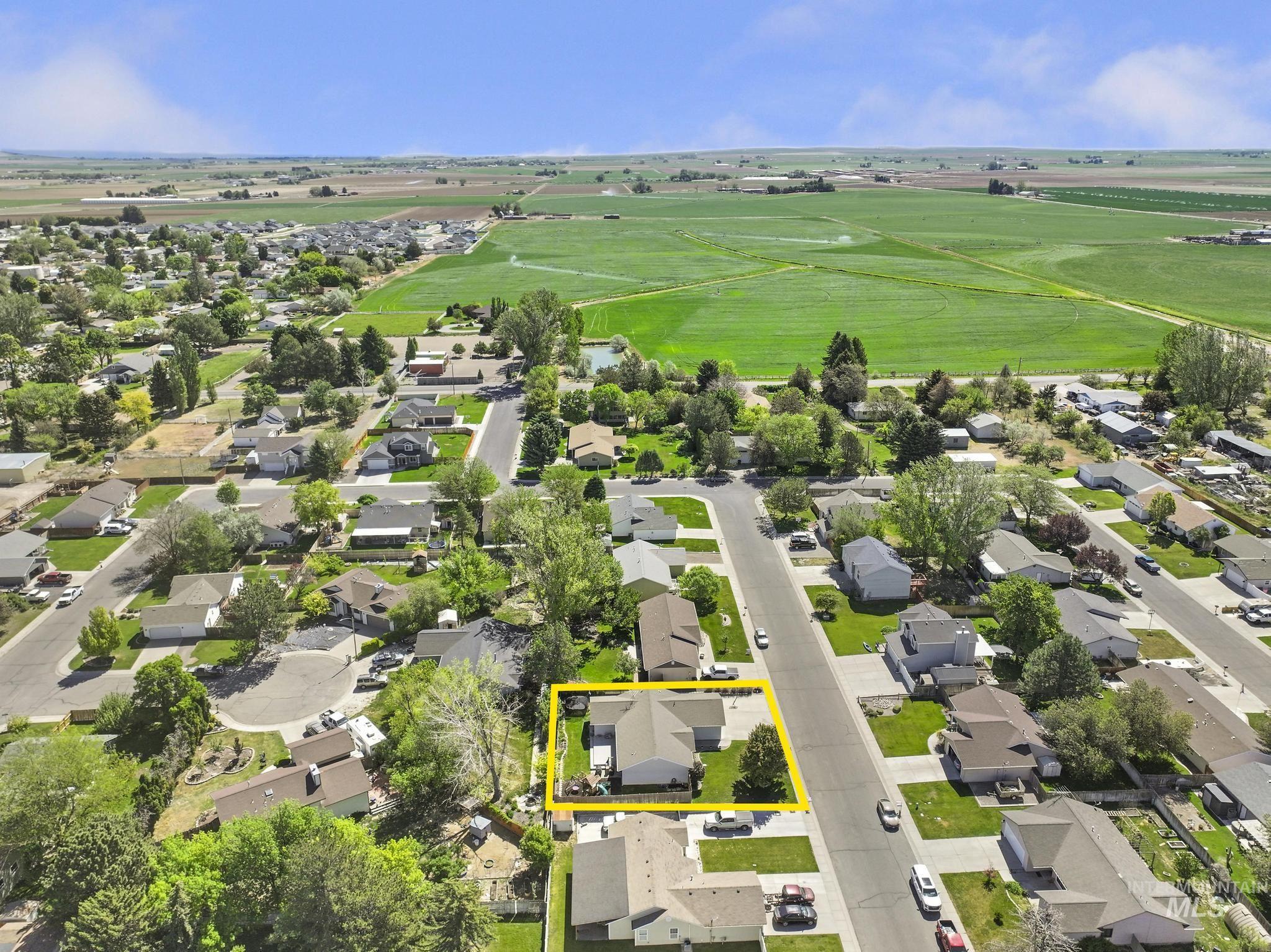 208 Diamond Dr., Kimberly, Idaho 83341, 5 Bedrooms, 2 Bathrooms, Residential For Sale, Price $559,900, 98986809