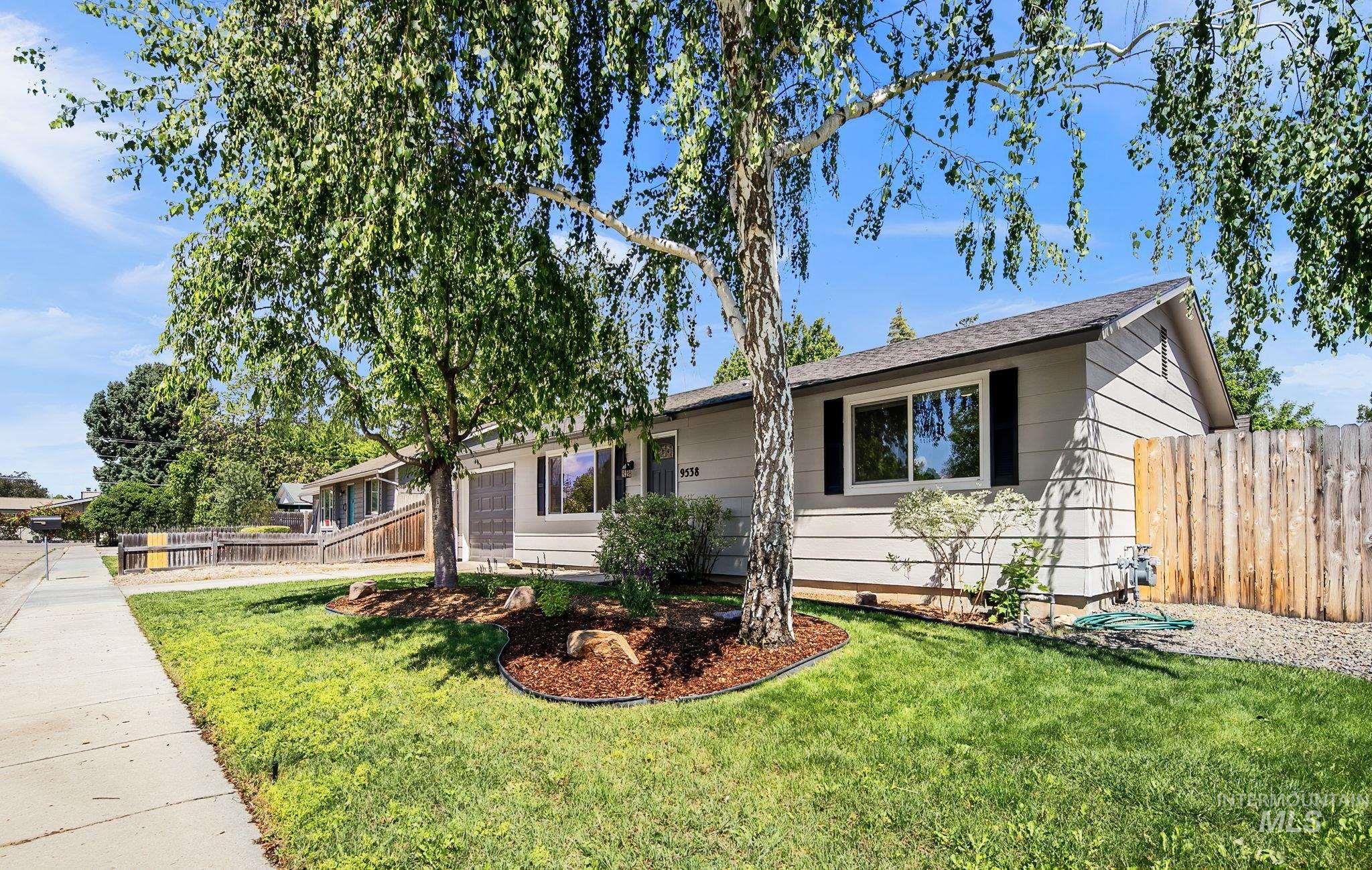 9538 W Albany Drive, Boise, Idaho 83704, 2 Bedrooms, 1 Bathroom, Residential For Sale, Price $359,900,MLS 98986810