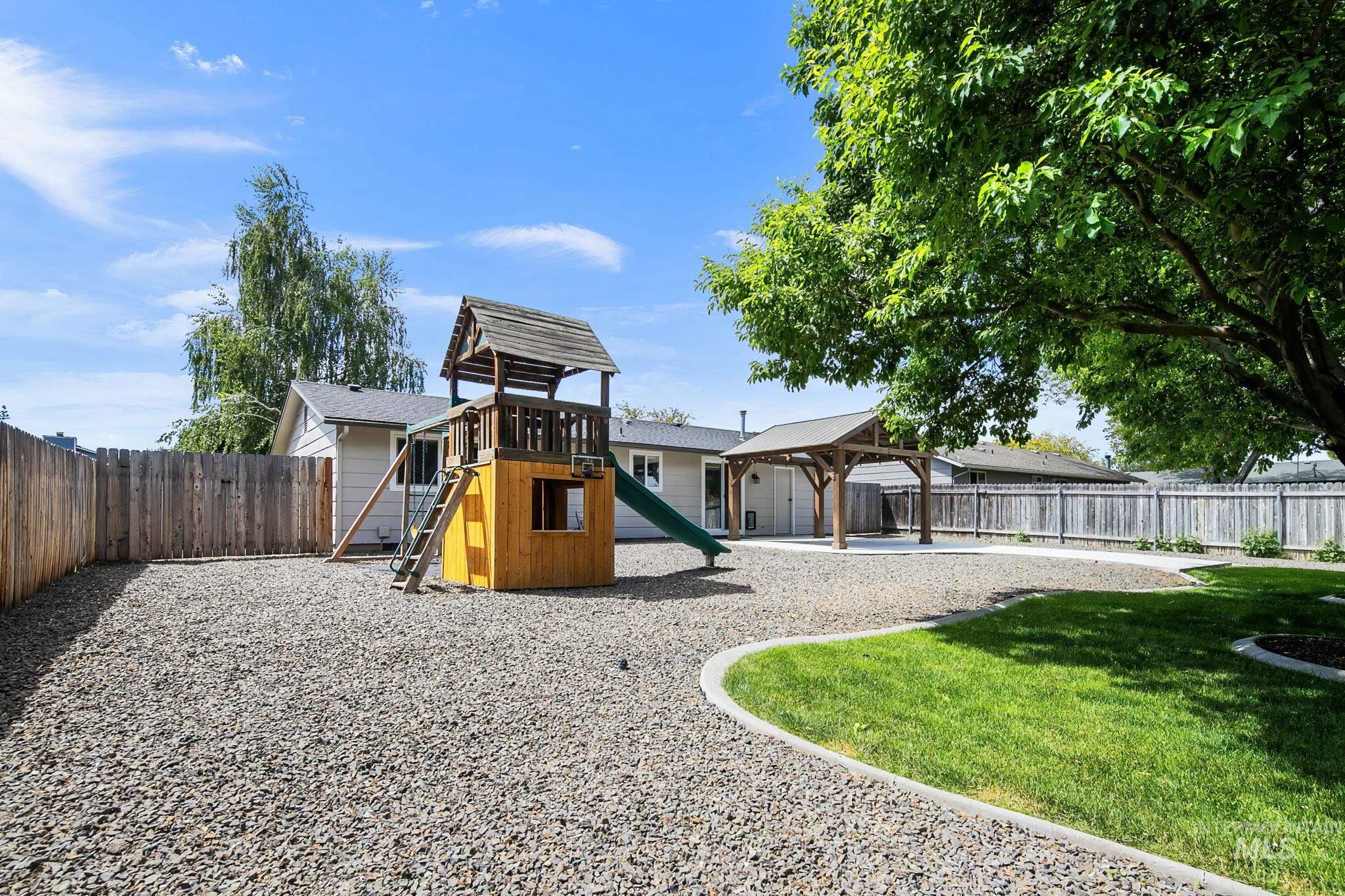 9538 W Albany Drive, Boise, Idaho 83704, 2 Bedrooms, 1 Bathroom, Residential For Sale, Price $359,900,MLS 98986810