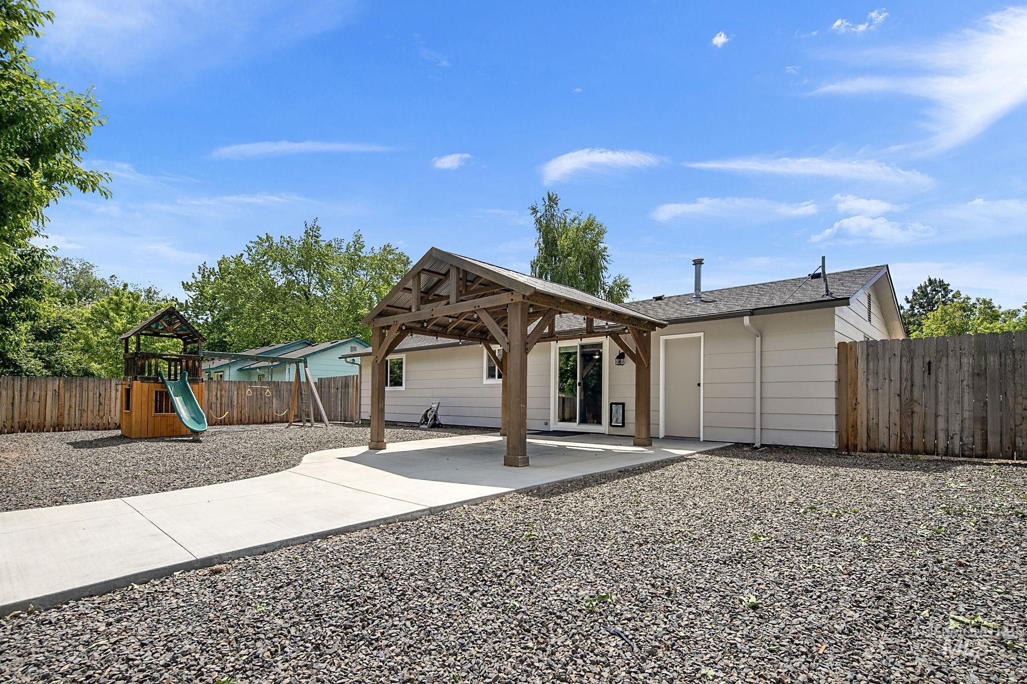 9538 W Albany Drive, Boise, Idaho 83704, 2 Bedrooms, 1 Bathroom, Residential For Sale, Price $359,900,MLS 98986810