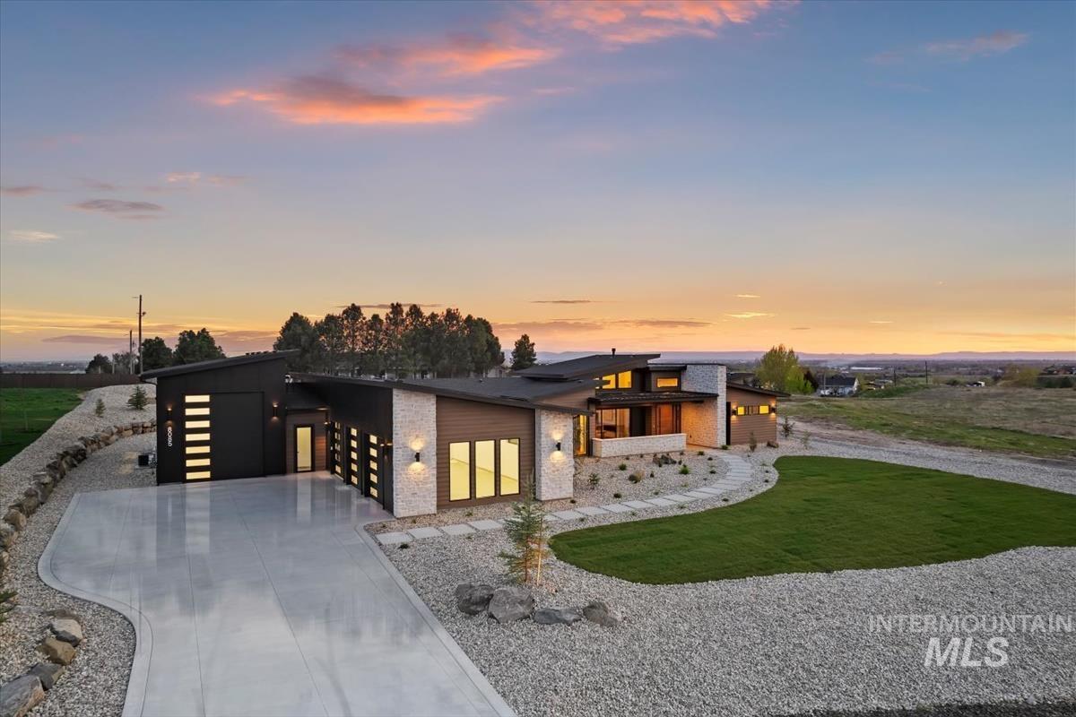 8085 Quail Hollow Dr, Middleton, Idaho 83644, 4 Bedrooms, 4.5 Bathrooms, Residential For Sale, Price $1,659,900,MLS 98986813