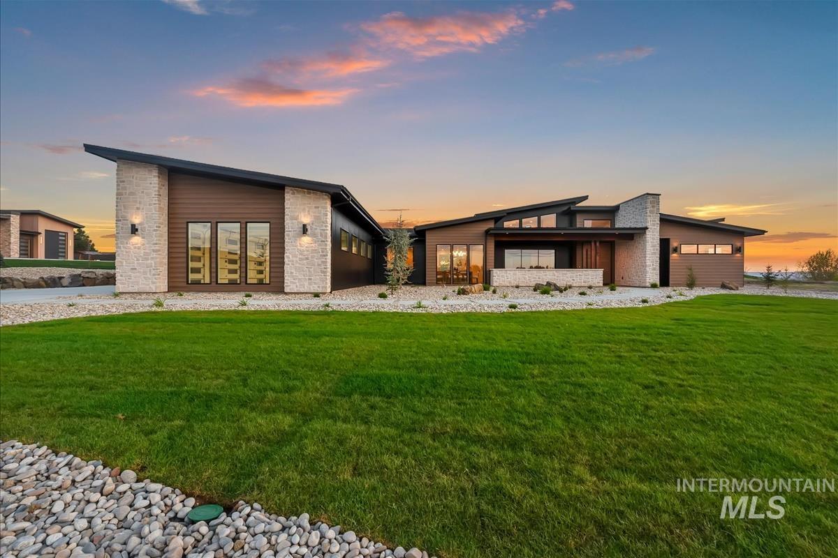 8085 Quail Hollow Dr, Middleton, Idaho 83644, 4 Bedrooms, 4.5 Bathrooms, Residential For Sale, Price $1,659,900,MLS 98986813