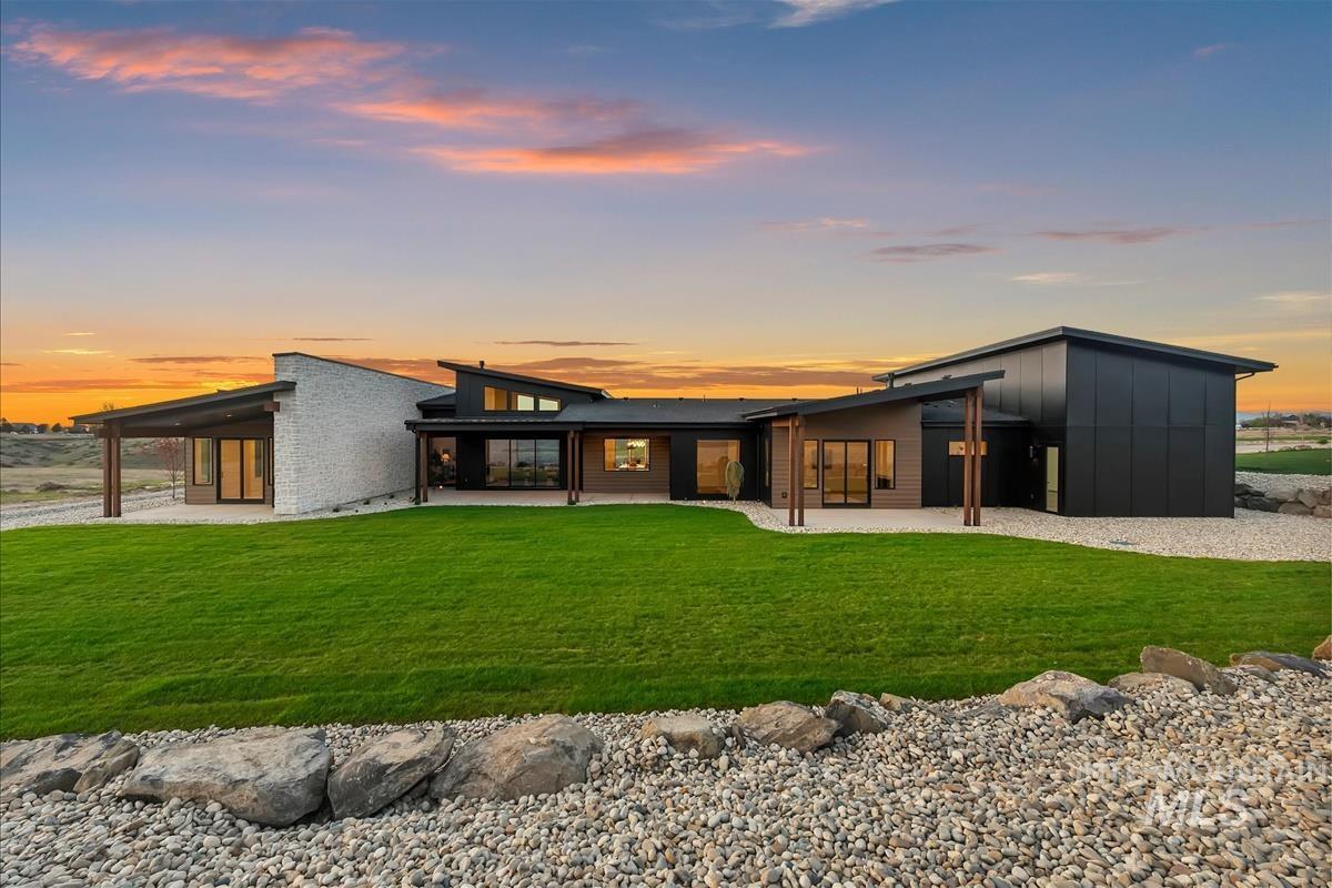 8085 Quail Hollow Dr, Middleton, Idaho 83644, 4 Bedrooms, 4.5 Bathrooms, Residential For Sale, Price $1,659,900,MLS 98986813