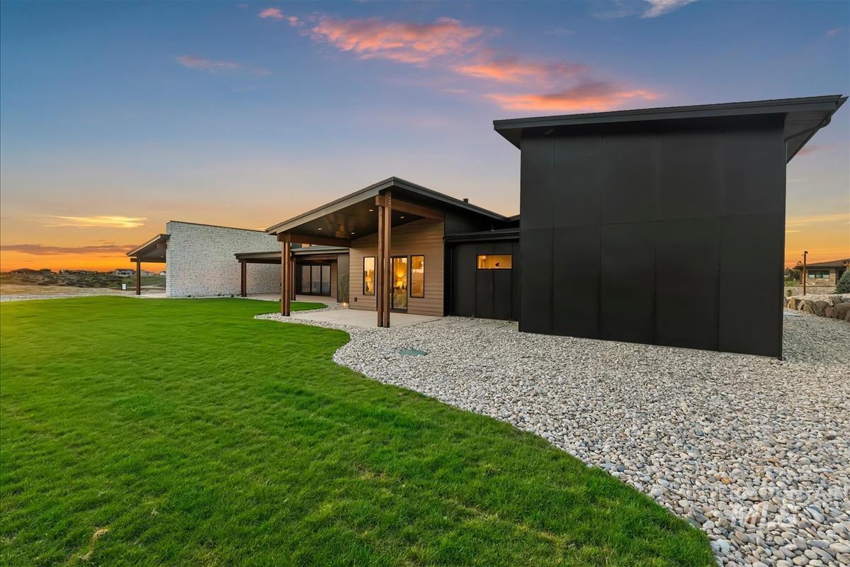 8085 Quail Hollow Dr, Middleton, Idaho 83644, 4 Bedrooms, 4.5 Bathrooms, Residential For Sale, Price $1,659,900,MLS 98986813