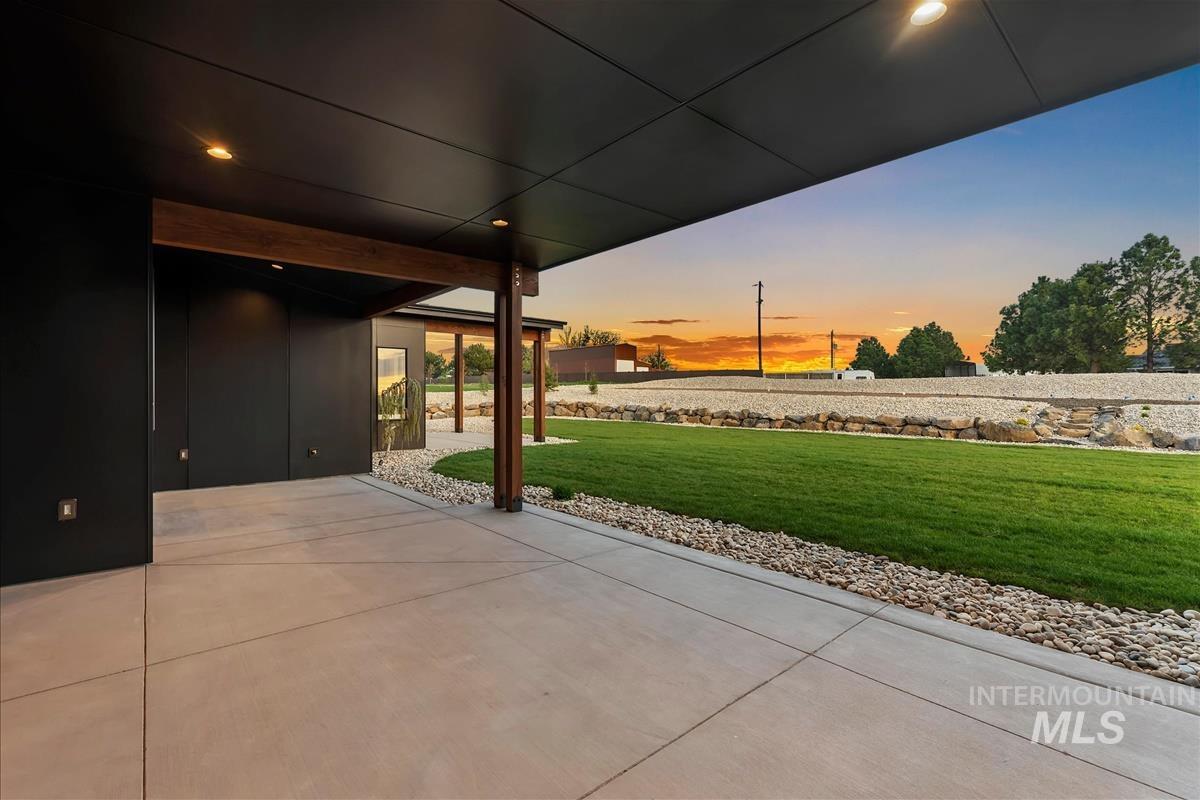 8085 Quail Hollow Dr, Middleton, Idaho 83644, 4 Bedrooms, 4.5 Bathrooms, Residential For Sale, Price $1,659,900,MLS 98986813