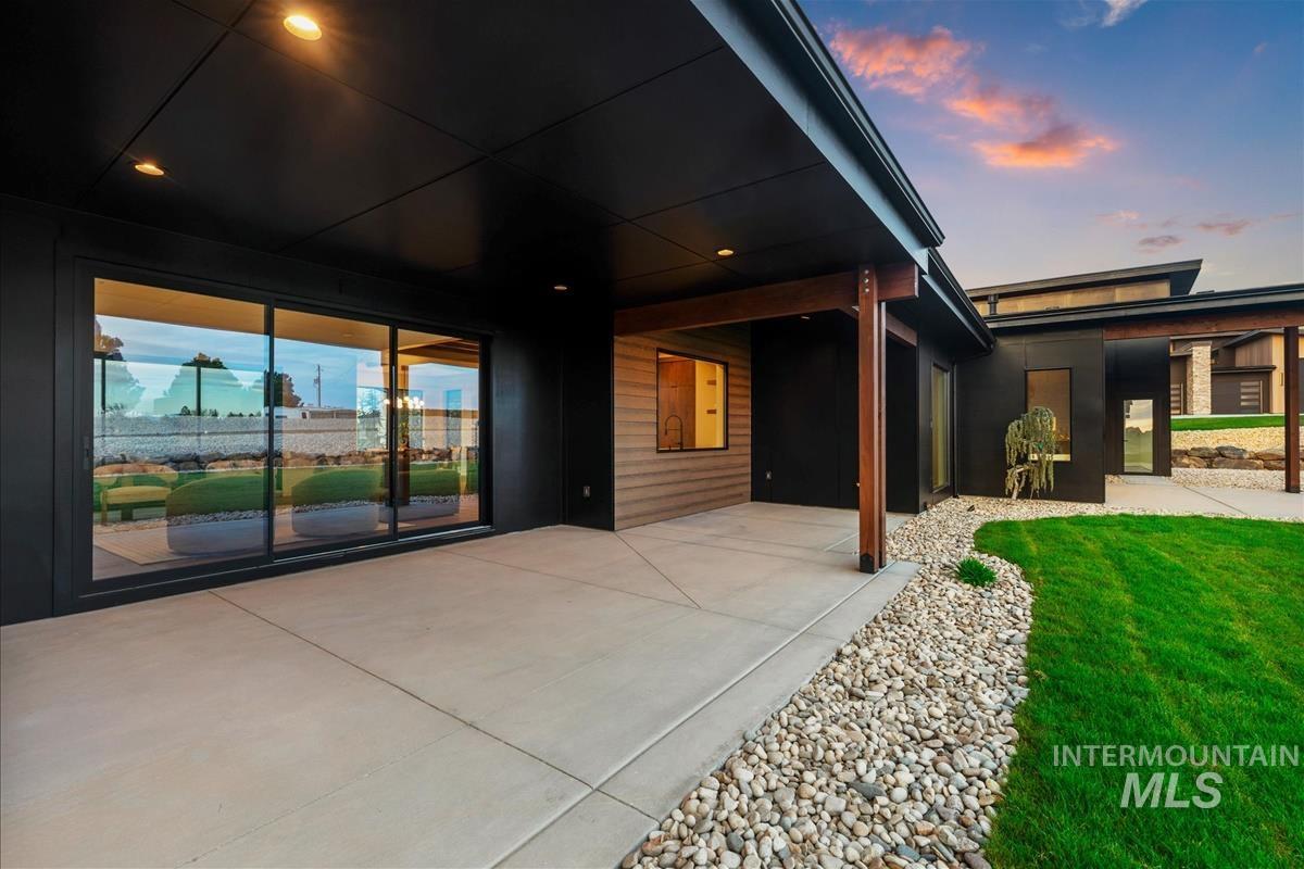 8085 Quail Hollow Dr, Middleton, Idaho 83644, 4 Bedrooms, 4.5 Bathrooms, Residential For Sale, Price $1,659,900,MLS 98986813