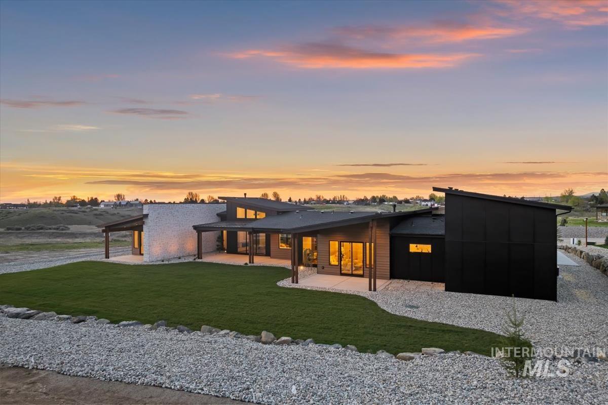 8085 Quail Hollow Dr, Middleton, Idaho 83644, 4 Bedrooms, 4.5 Bathrooms, Residential For Sale, Price $1,659,900,MLS 98986813
