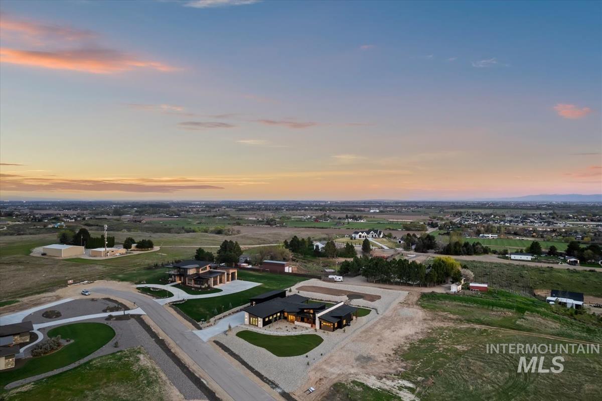 8085 Quail Hollow Dr, Middleton, Idaho 83644, 4 Bedrooms, 4.5 Bathrooms, Residential For Sale, Price $1,659,900,MLS 98986813