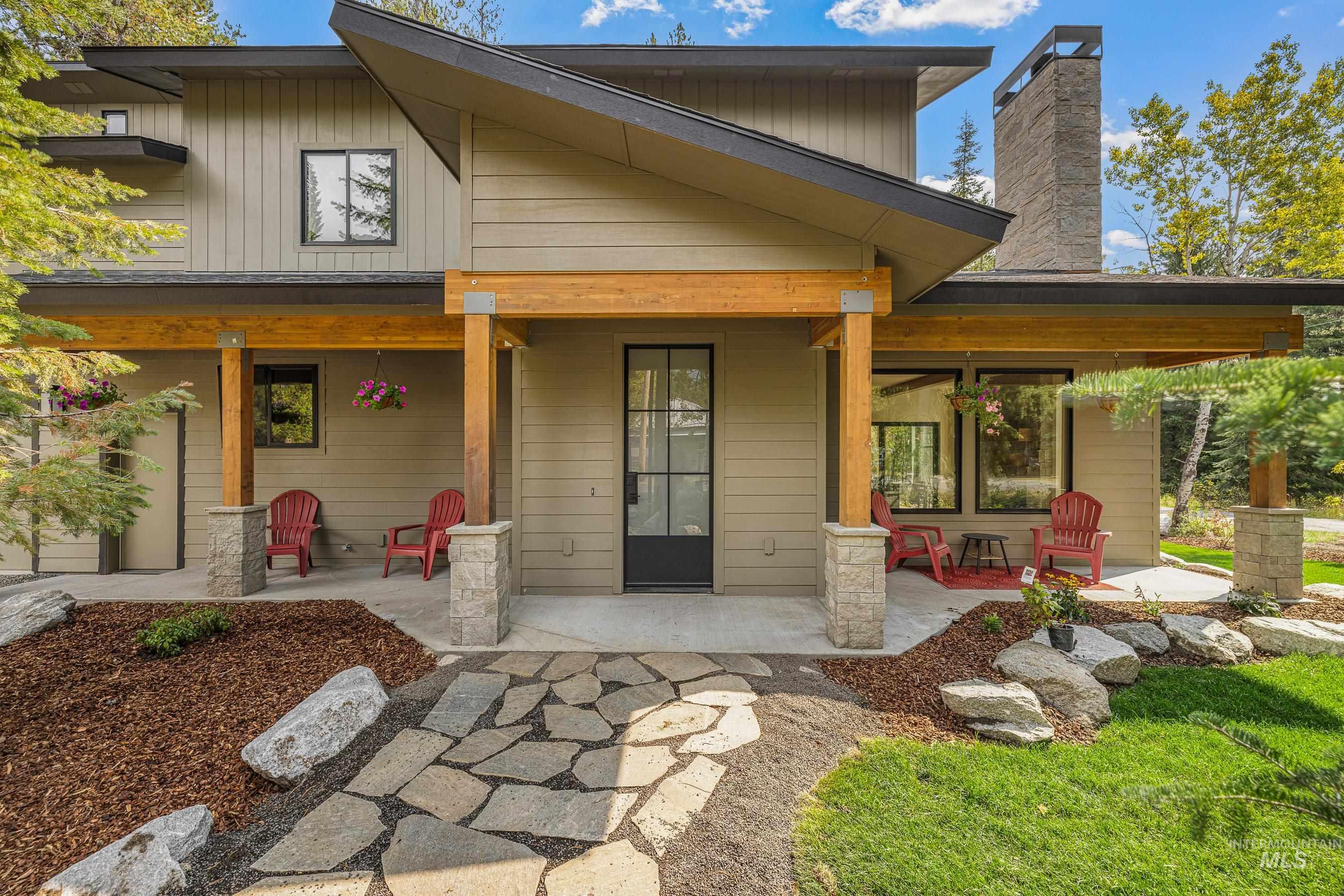 12850 Aurora Drive, Donnelly, Idaho 83615, 3 Bedrooms, 2.5 Bathrooms, Residential For Sale, Price $989,000, 98986814
