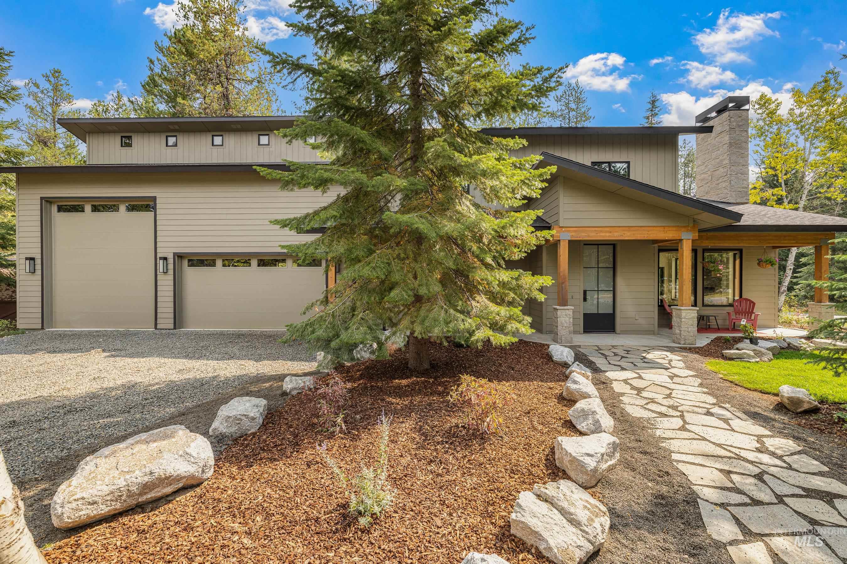 12850 Aurora Drive, Donnelly, Idaho 83615, 3 Bedrooms, 2.5 Bathrooms, Residential For Sale, Price $989,000,MLS 98986814