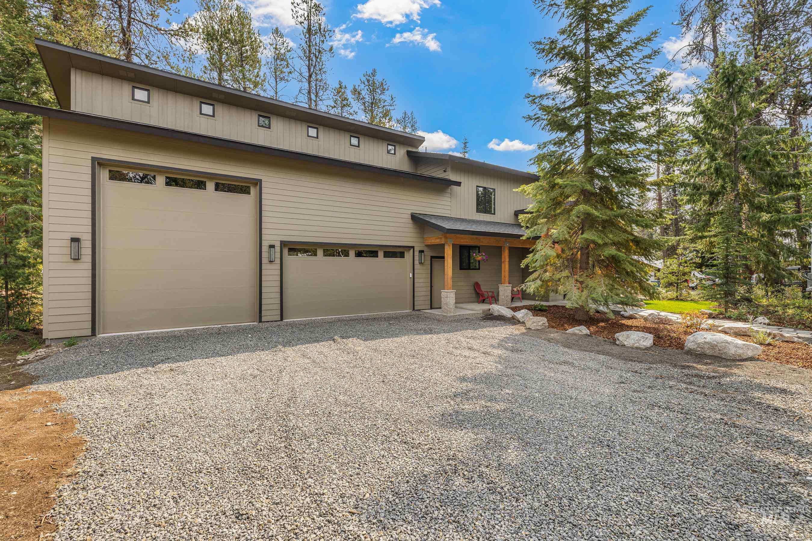 12850 Aurora Drive, Donnelly, Idaho 83615, 3 Bedrooms, 2.5 Bathrooms, Residential For Sale, Price $989,000,MLS 98986814