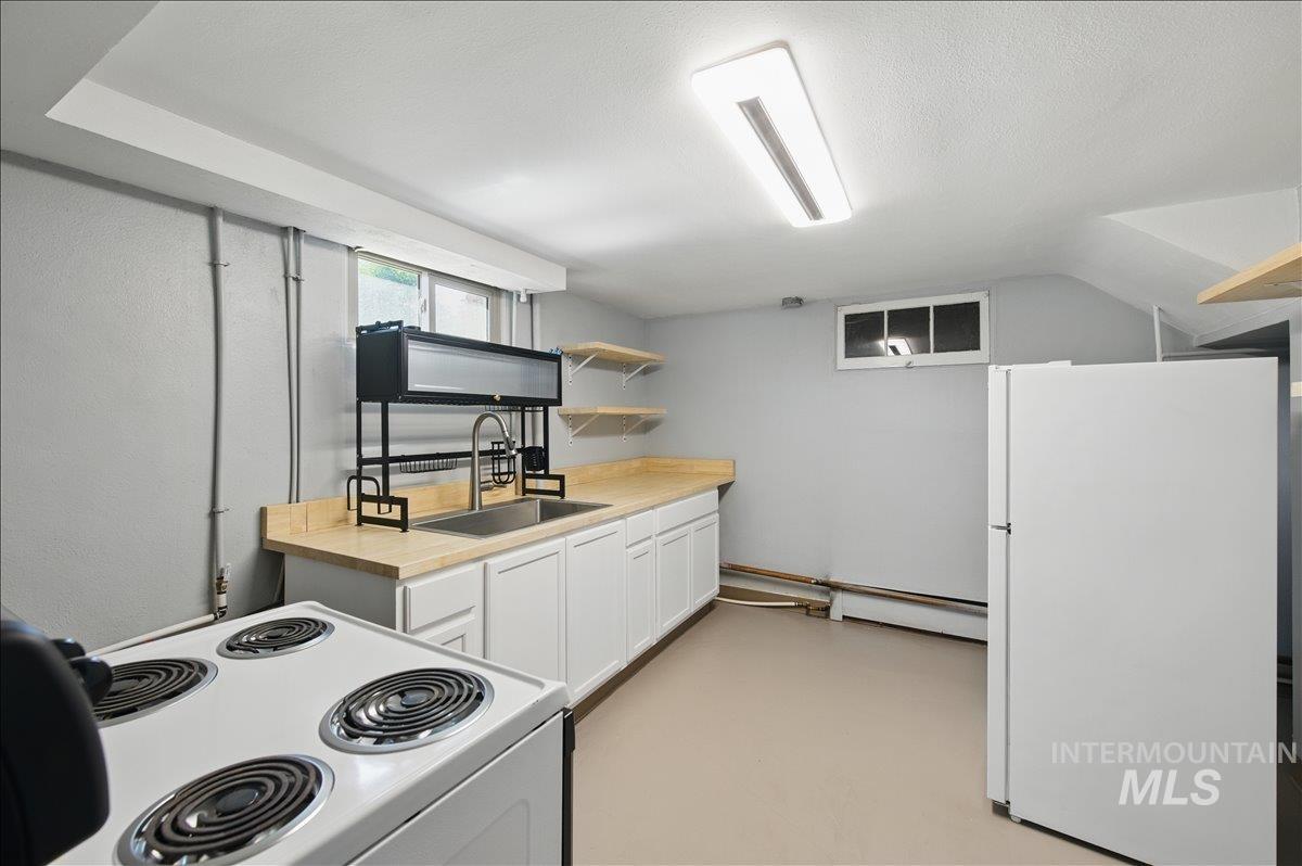 303 W Pine Ave, Meridian, Idaho 83642, 2 Bedrooms, 1 Bathroom, Residential Income For Sale, Price $470,000, 98986815