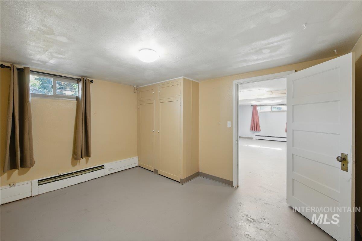 303 W Pine Ave, Meridian, Idaho 83642, 2 Bedrooms, 1 Bathroom, Residential Income For Sale, Price $470,000, 98986815