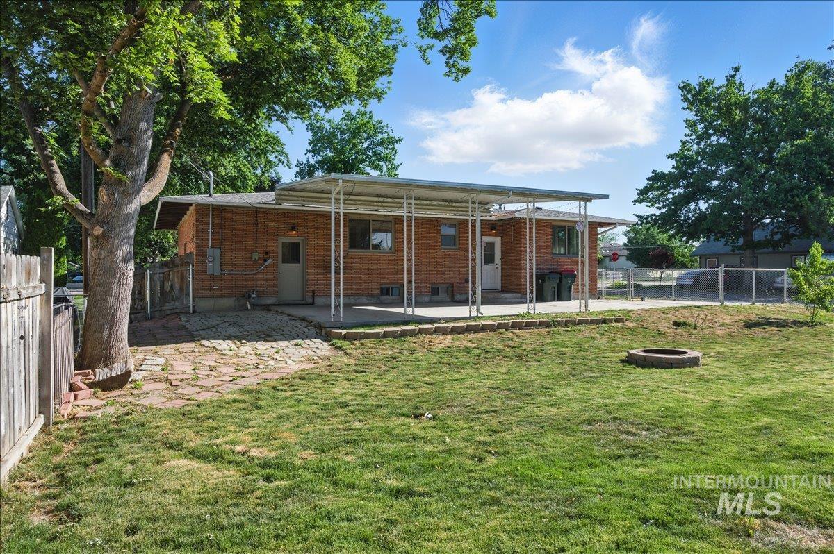 303 W Pine Ave, Meridian, Idaho 83642, 2 Bedrooms, 1 Bathroom, Residential Income For Sale, Price $470,000, 98986815