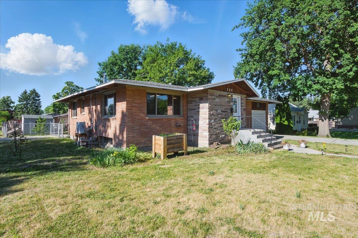 303 W Pine Ave, Meridian, Idaho 83642, 4 Bedrooms, 2 Bathrooms, Residential For Sale, Price $470,000,MLS 98986816