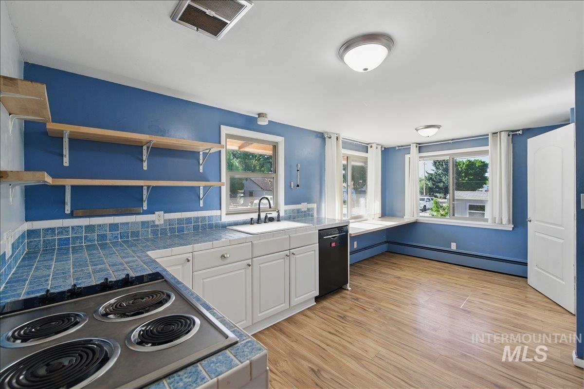 303 W Pine Ave, Meridian, Idaho 83642, 4 Bedrooms, 2 Bathrooms, Residential For Sale, Price $470,000,MLS 98986816