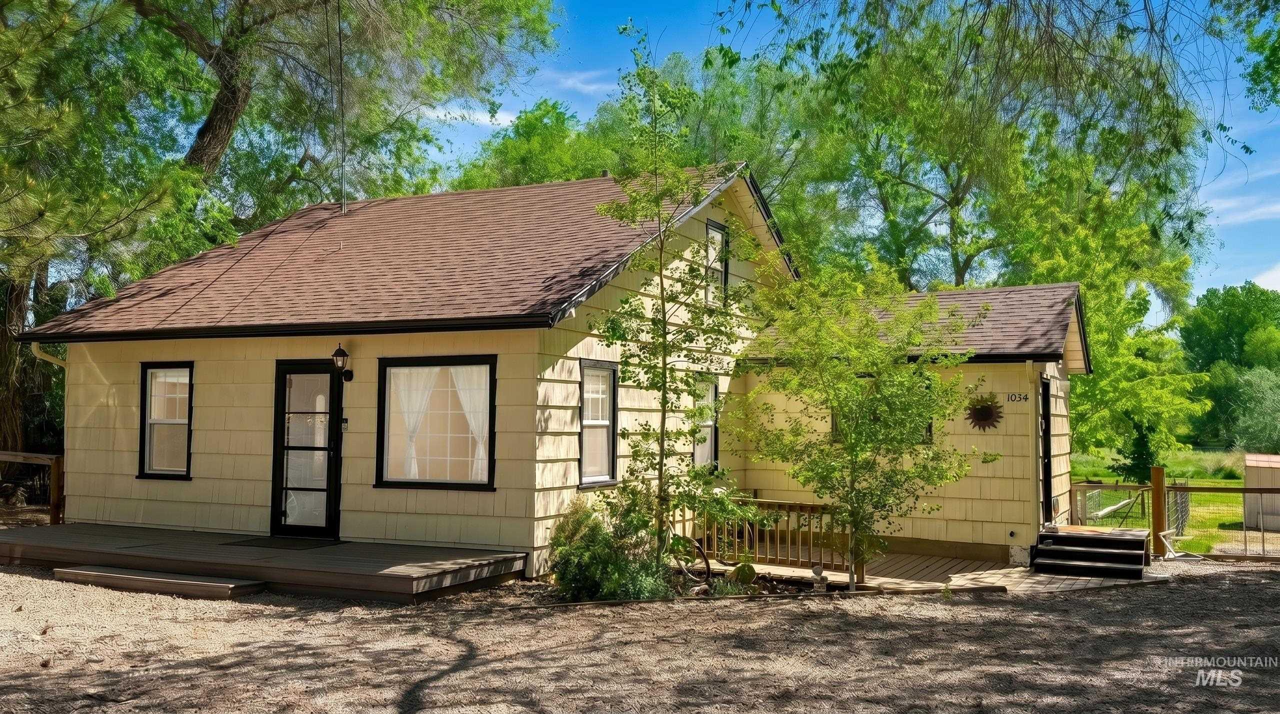 1034 Maurice St, Twin Falls, Idaho 83301, 3 Bedrooms, 3 Bathrooms, Residential For Sale, Price $484,999, 98986819