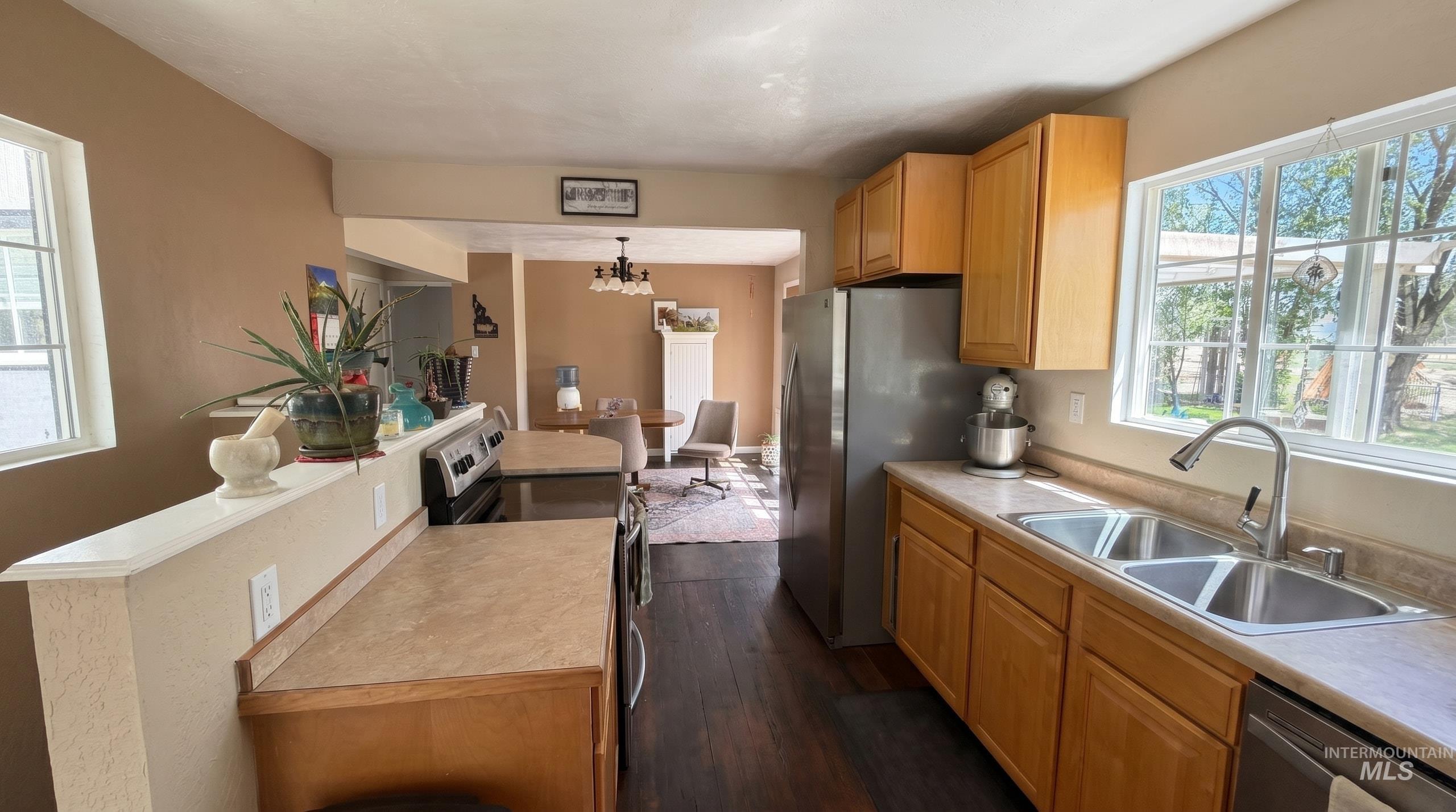 1034 Maurice St, Twin Falls, Idaho 83301, 3 Bedrooms, 3 Bathrooms, Residential For Sale, Price $484,999,MLS 98986819