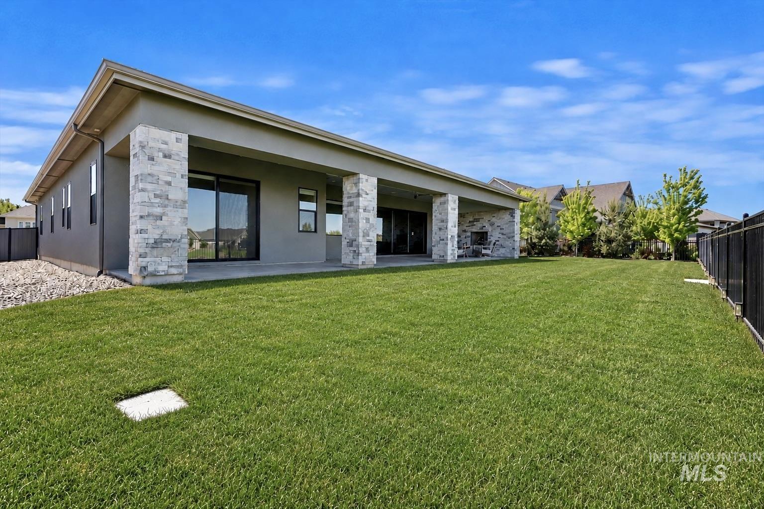 207 S Eagles Roost Way, Eagle, Idaho 83616, 4 Bedrooms, 4.5 Bathrooms, Residential For Sale, Price $1,299,000,MLS 98986820