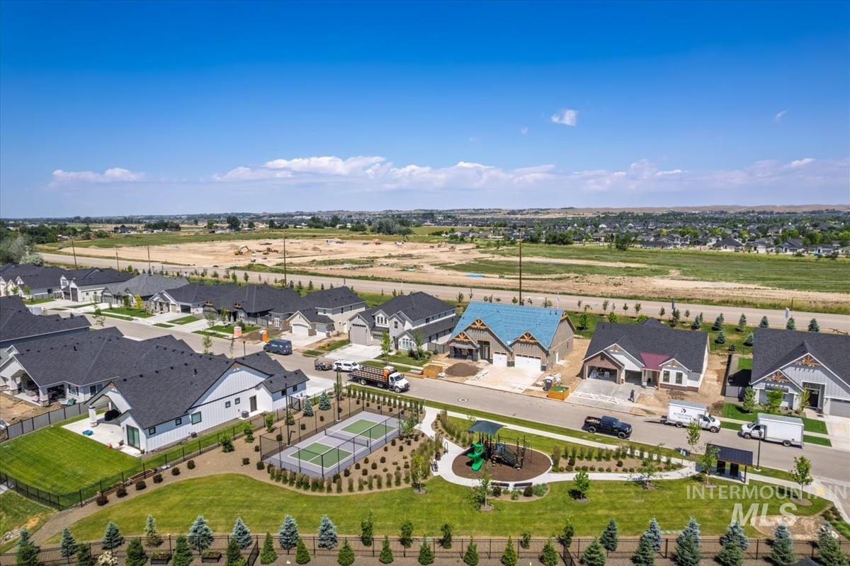 207 S Eagles Roost Way, Eagle, Idaho 83616, 4 Bedrooms, 4.5 Bathrooms, Residential For Sale, Price $1,299,000,MLS 98986820