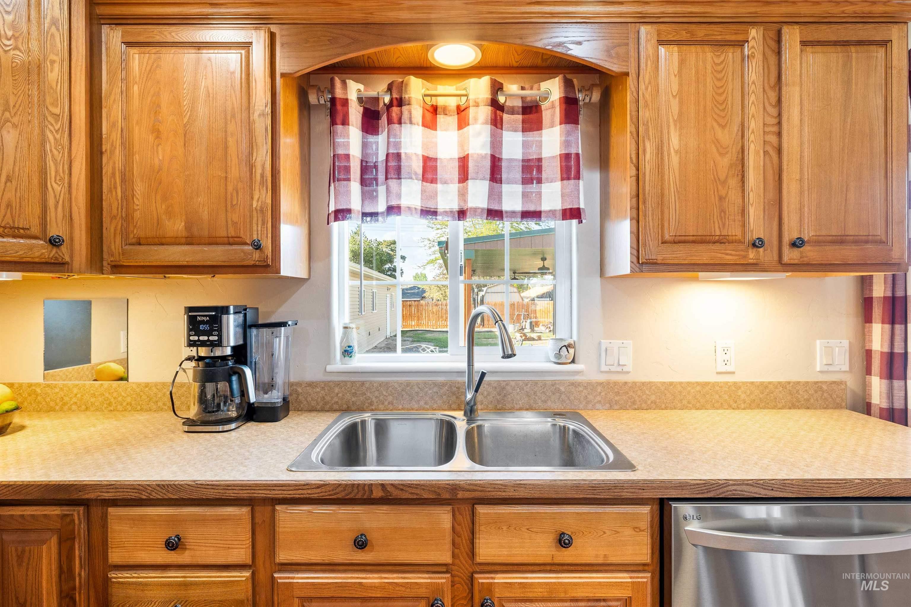 550 Maxine Lane, Kimberly, Idaho 83341, 3 Bedrooms, 2 Bathrooms, Residential For Sale, Price $460,000,MLS 98986821