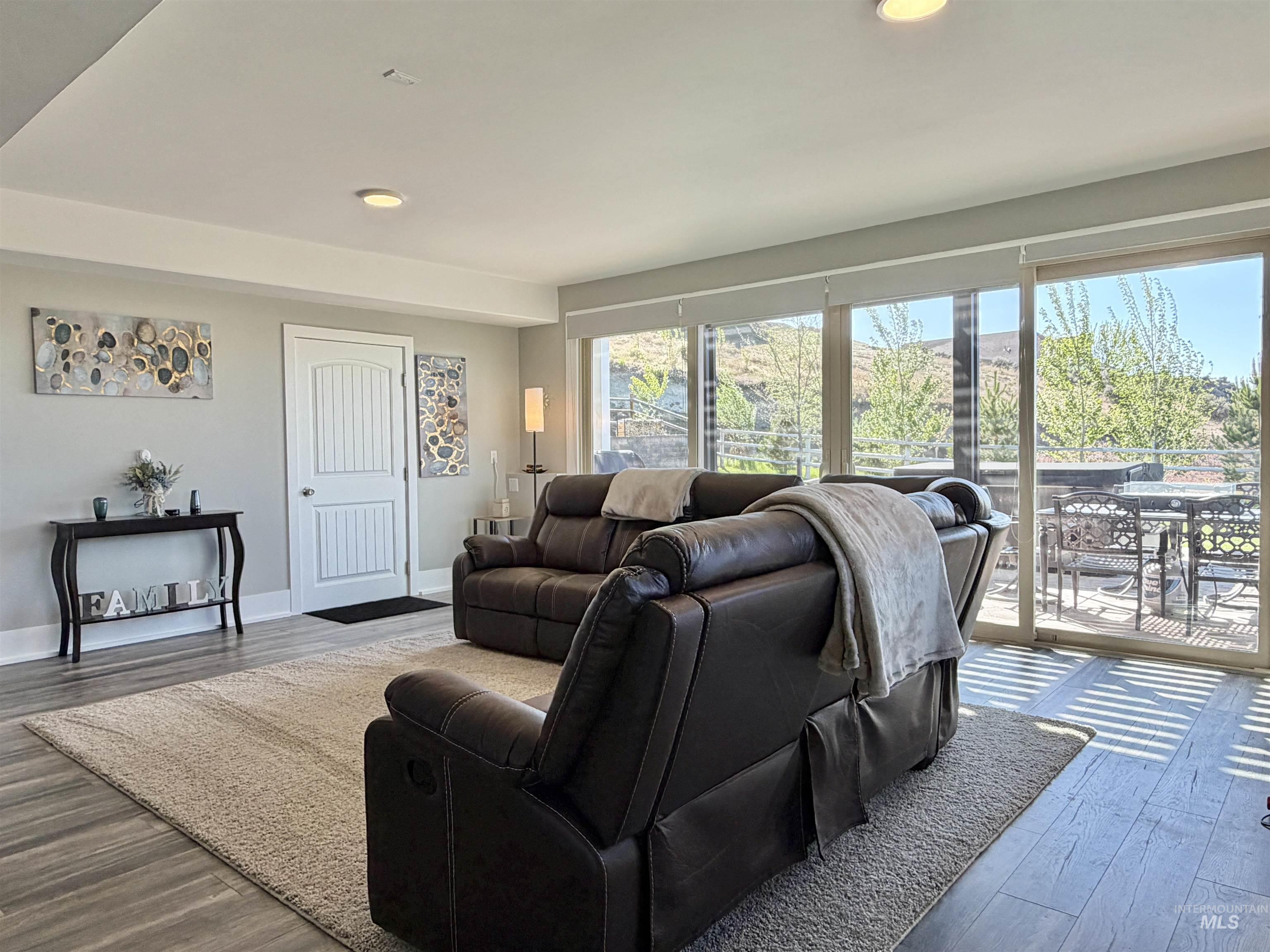 4525 Snake River Mesa Rd, Buhl, Idaho 83316-5145, 5 Bedrooms, 3 Bathrooms, Residential For Sale, Price $735,000,MLS 98986823