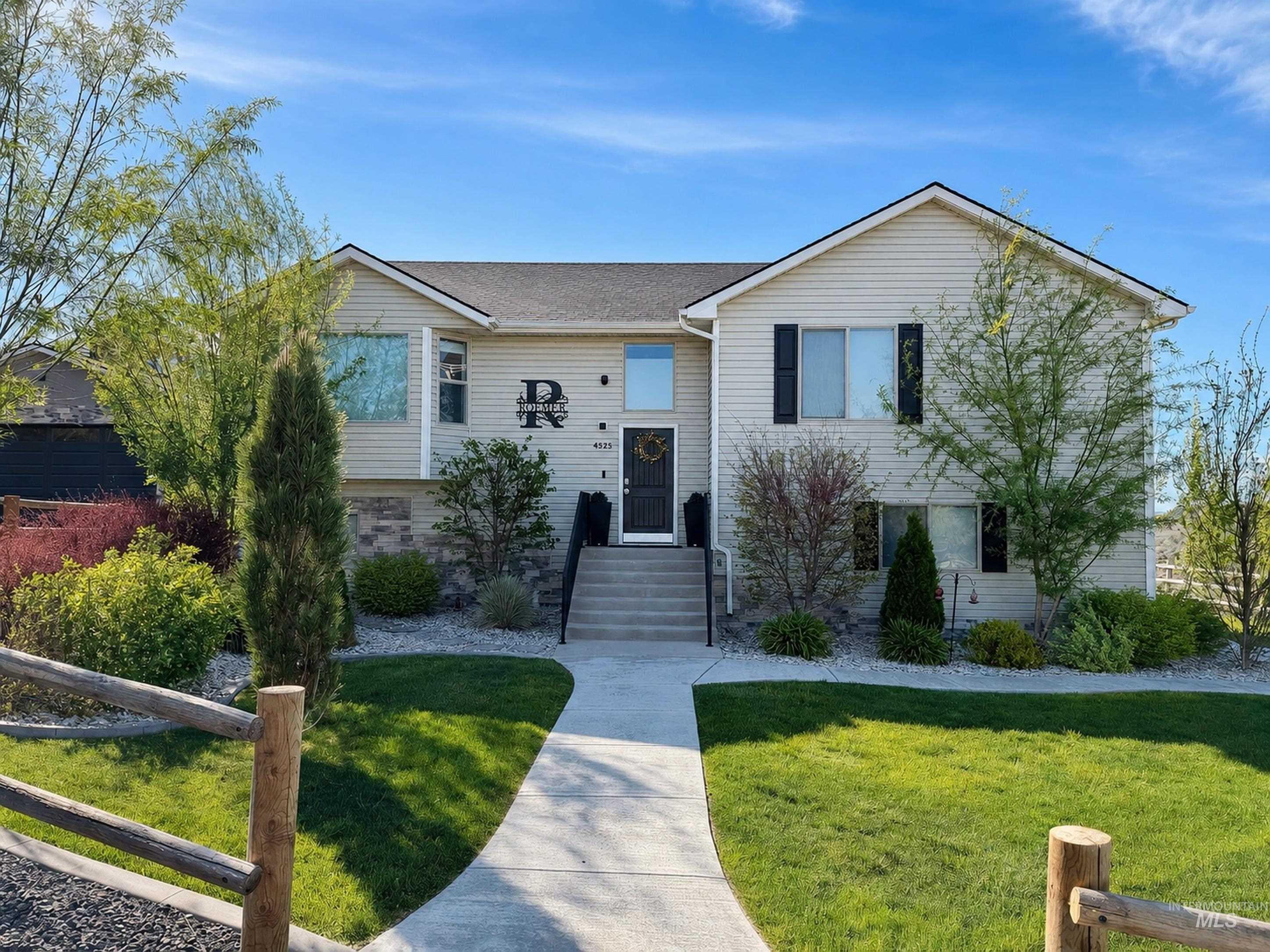 4525 Snake River Mesa Rd, Buhl, Idaho 83316-5145, 5 Bedrooms, 3 Bathrooms, Residential For Sale, Price $735,000,MLS 98986823