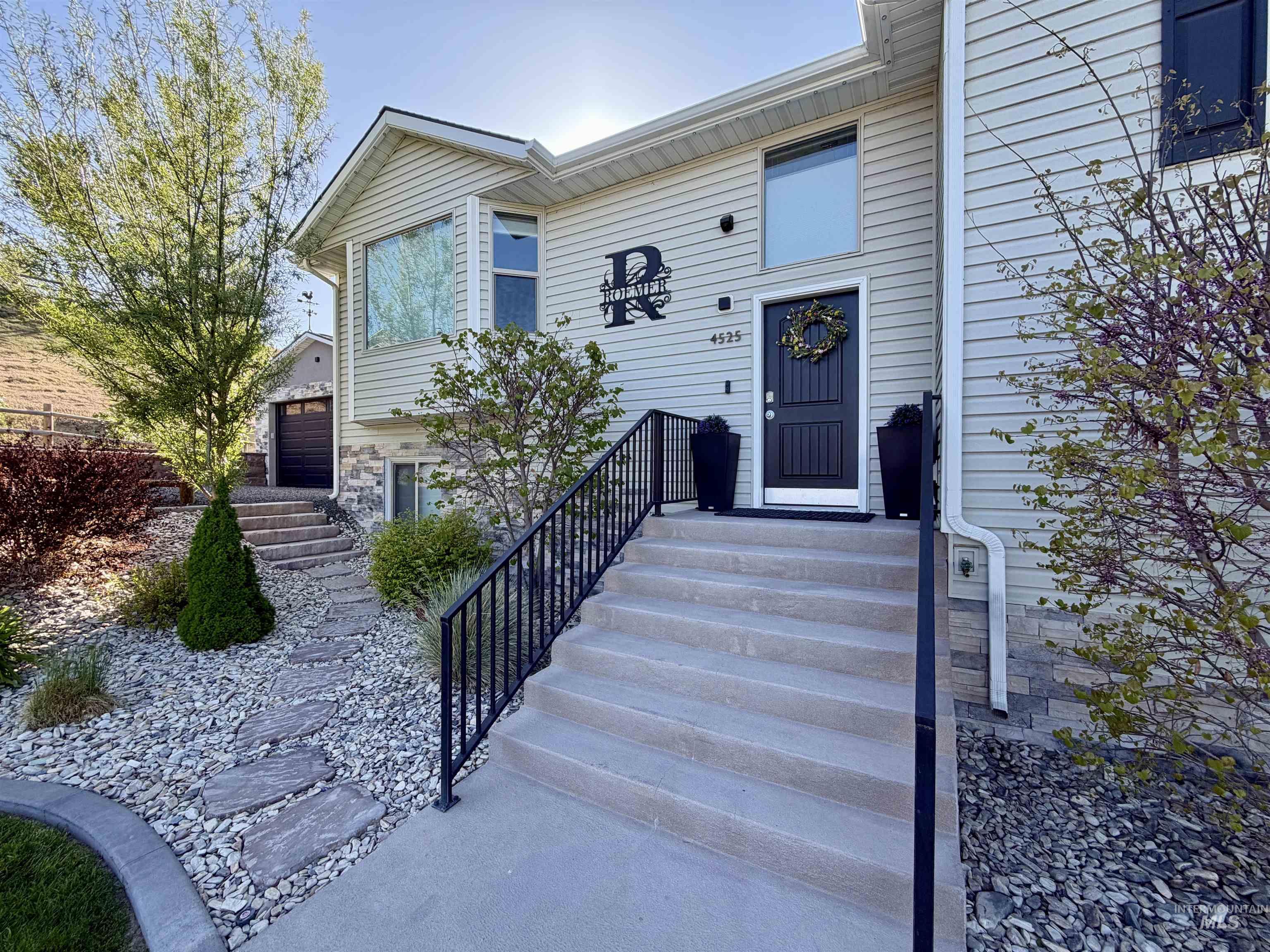 4525 Snake River Mesa Rd, Buhl, Idaho 83316-5145, 5 Bedrooms, 3 Bathrooms, Residential For Sale, Price $735,000,MLS 98986823