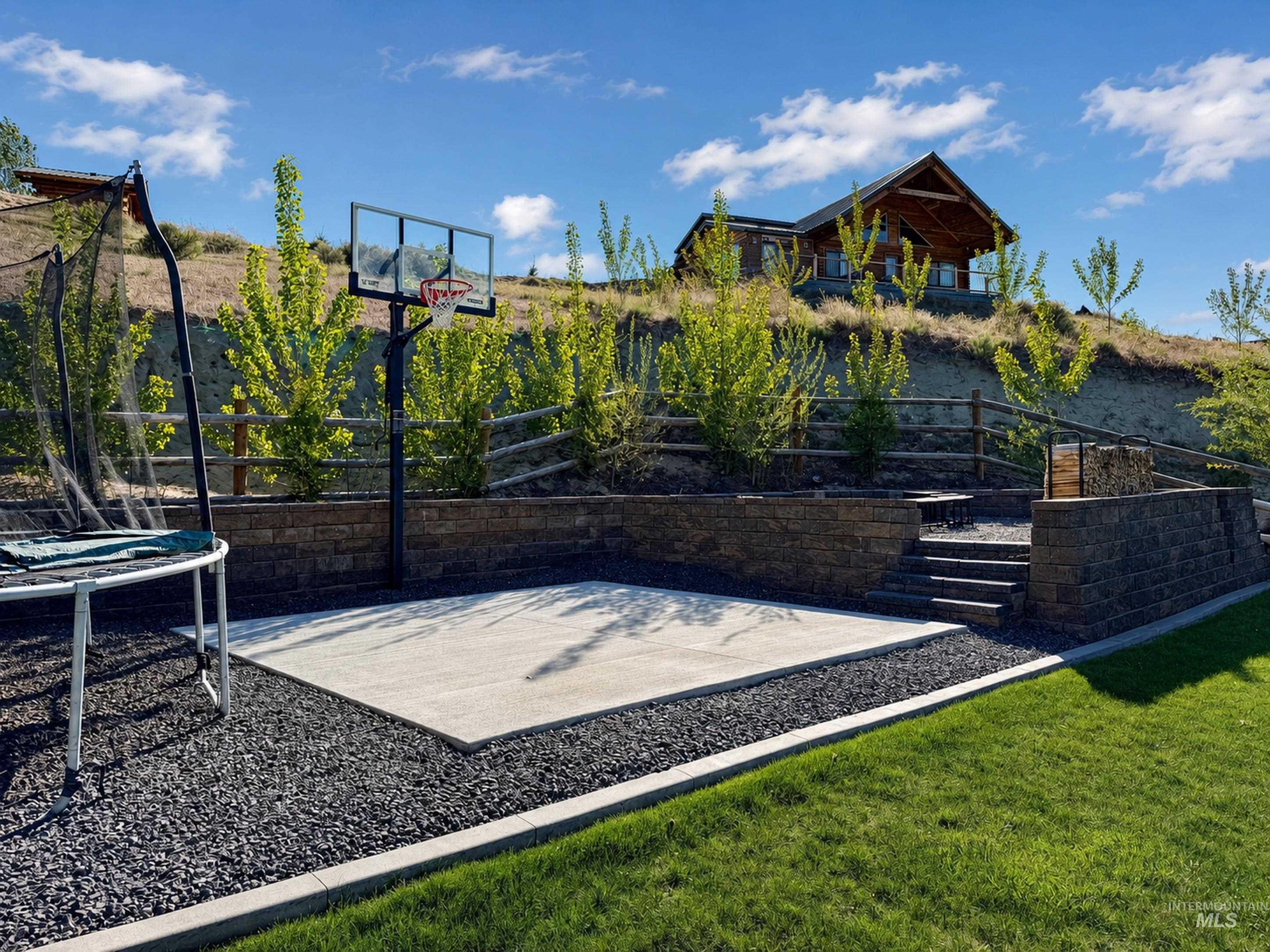 4525 Snake River Mesa Rd, Buhl, Idaho 83316-5145, 5 Bedrooms, 3 Bathrooms, Residential For Sale, Price $735,000,MLS 98986823