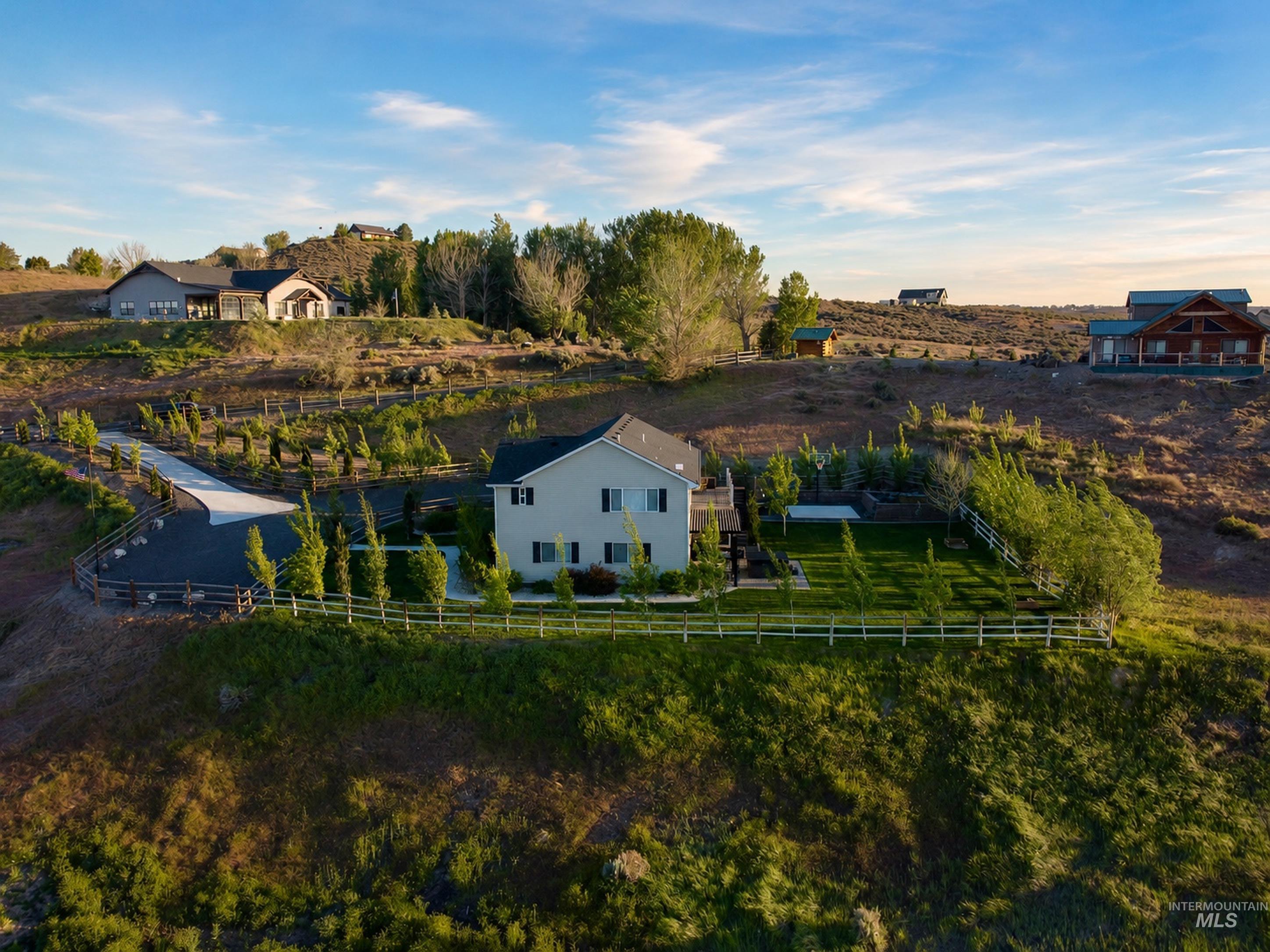 4525 Snake River Mesa Rd, Buhl, Idaho 83316-5145, 5 Bedrooms, 3 Bathrooms, Residential For Sale, Price $735,000,MLS 98986823