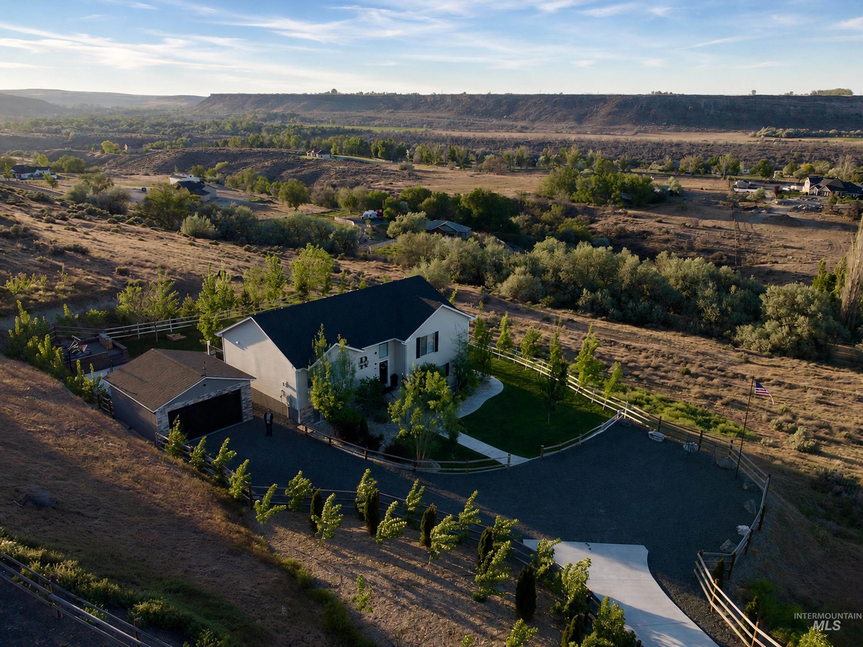 4525 Snake River Mesa Rd, Buhl, Idaho 83316-5145, 5 Bedrooms, 3 Bathrooms, Residential For Sale, Price $735,000,MLS 98986823