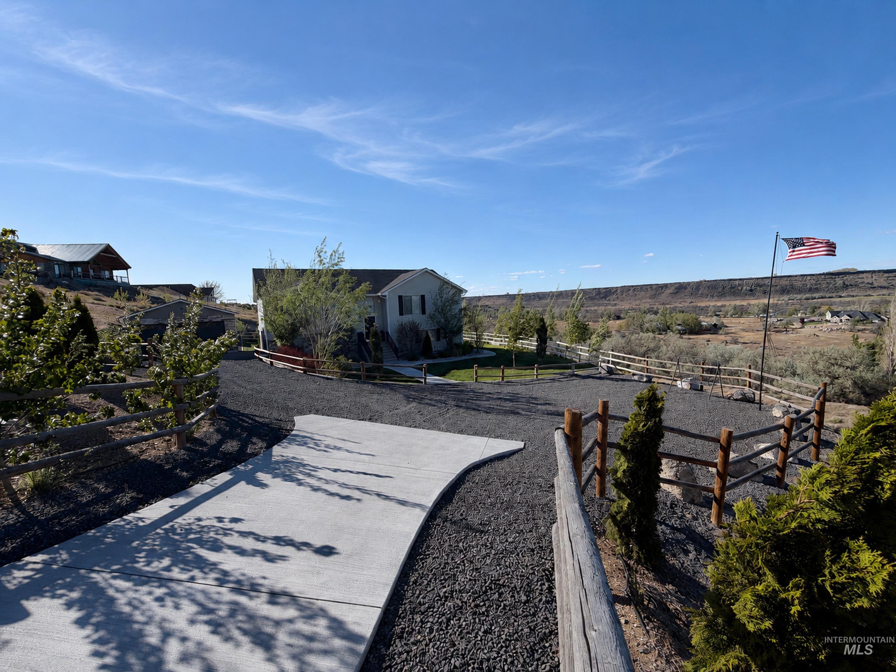 4525 Snake River Mesa Rd, Buhl, Idaho 83316-5145, 5 Bedrooms, 3 Bathrooms, Residential For Sale, Price $735,000,MLS 98986823