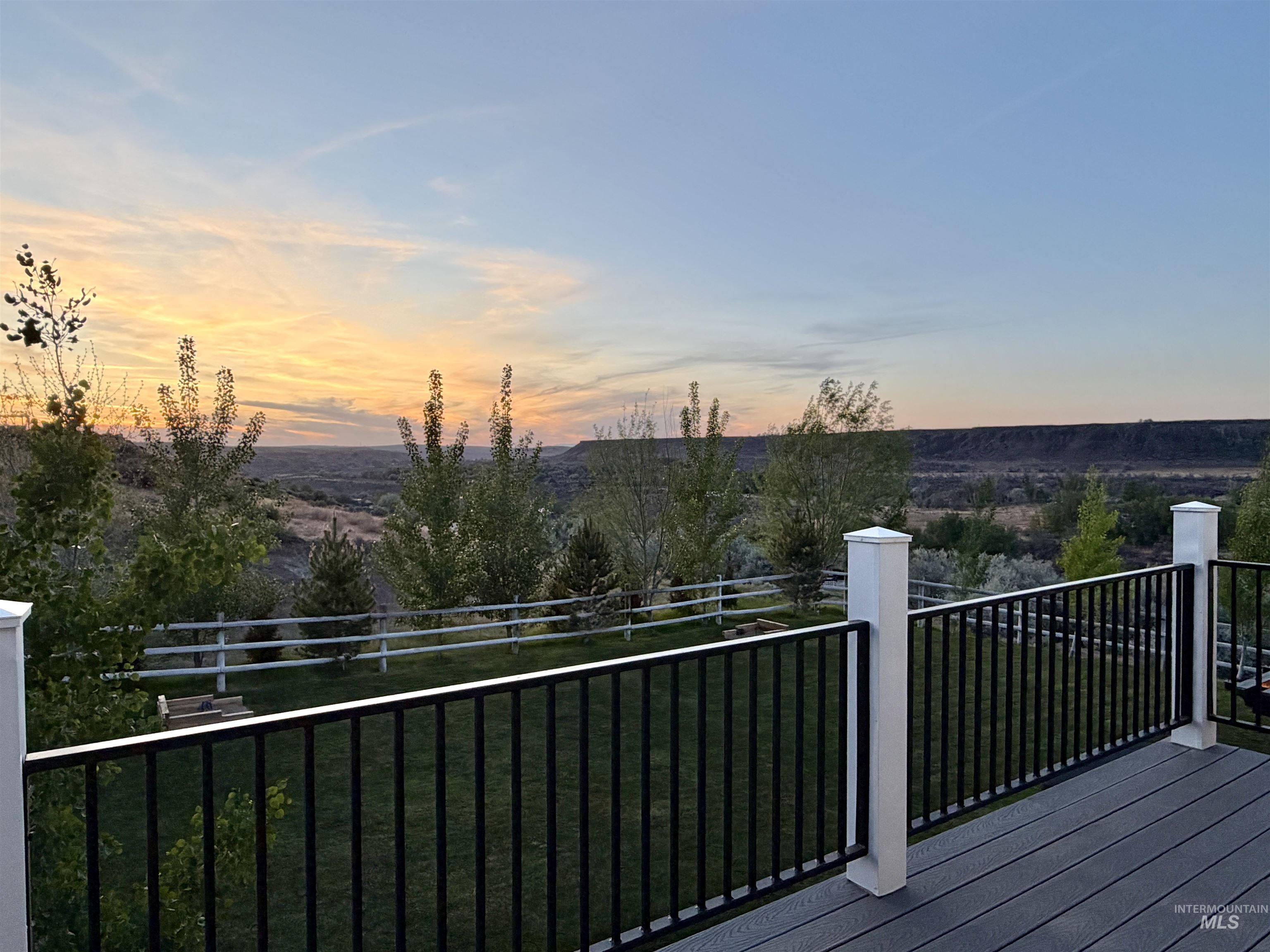 4525 Snake River Mesa Rd, Buhl, Idaho 83316-5145, 5 Bedrooms, 3 Bathrooms, Residential For Sale, Price $735,000,MLS 98986823